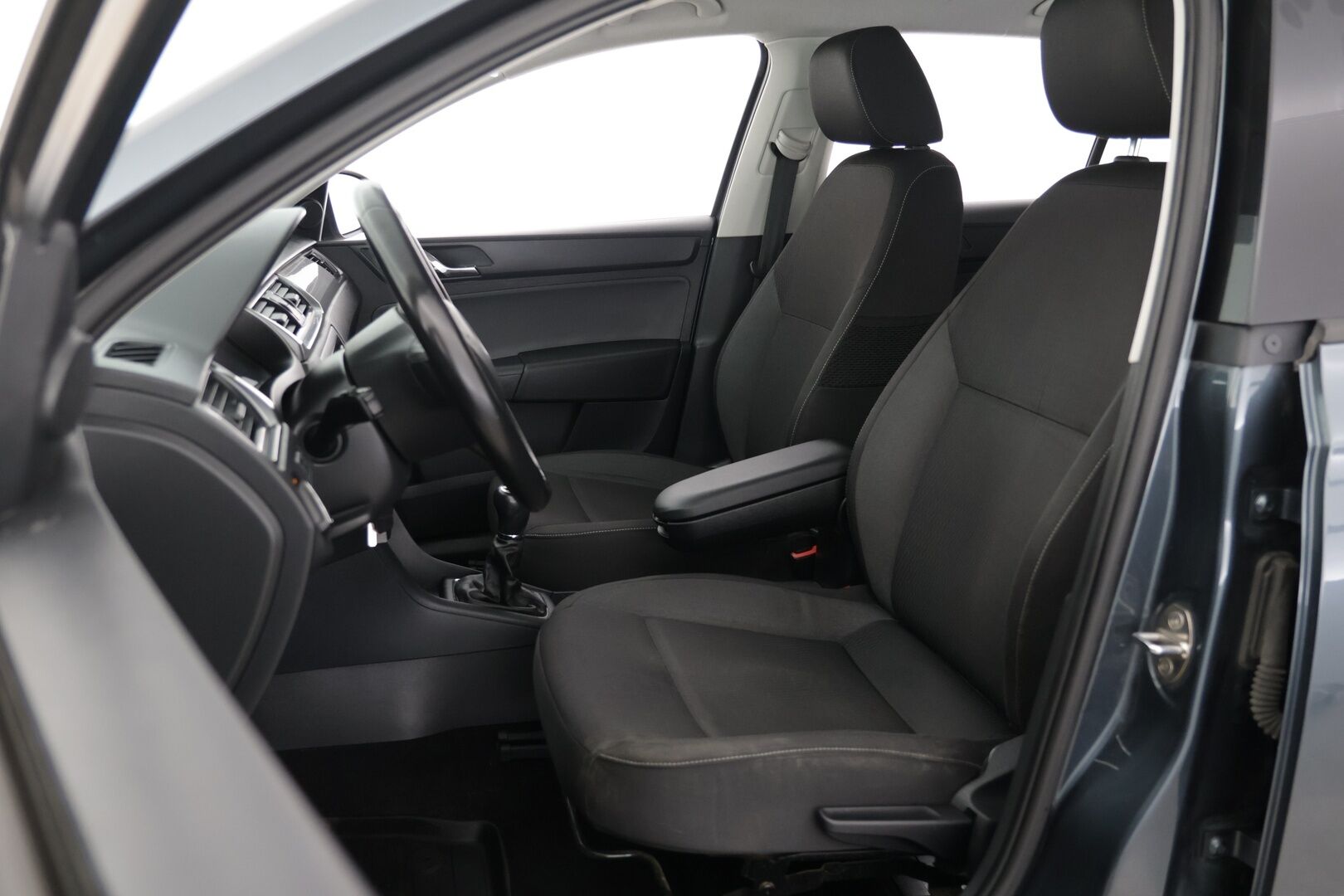 Skoda Rapid 2015 Spaceback 1,2 TSI 105 Ambition - | Suomi-auto | 2. Omisteinen | Lohko + sisäpistoke | Koukku | Vakkari | Tutkat takana | Ilmastointi | Taloudellinen |