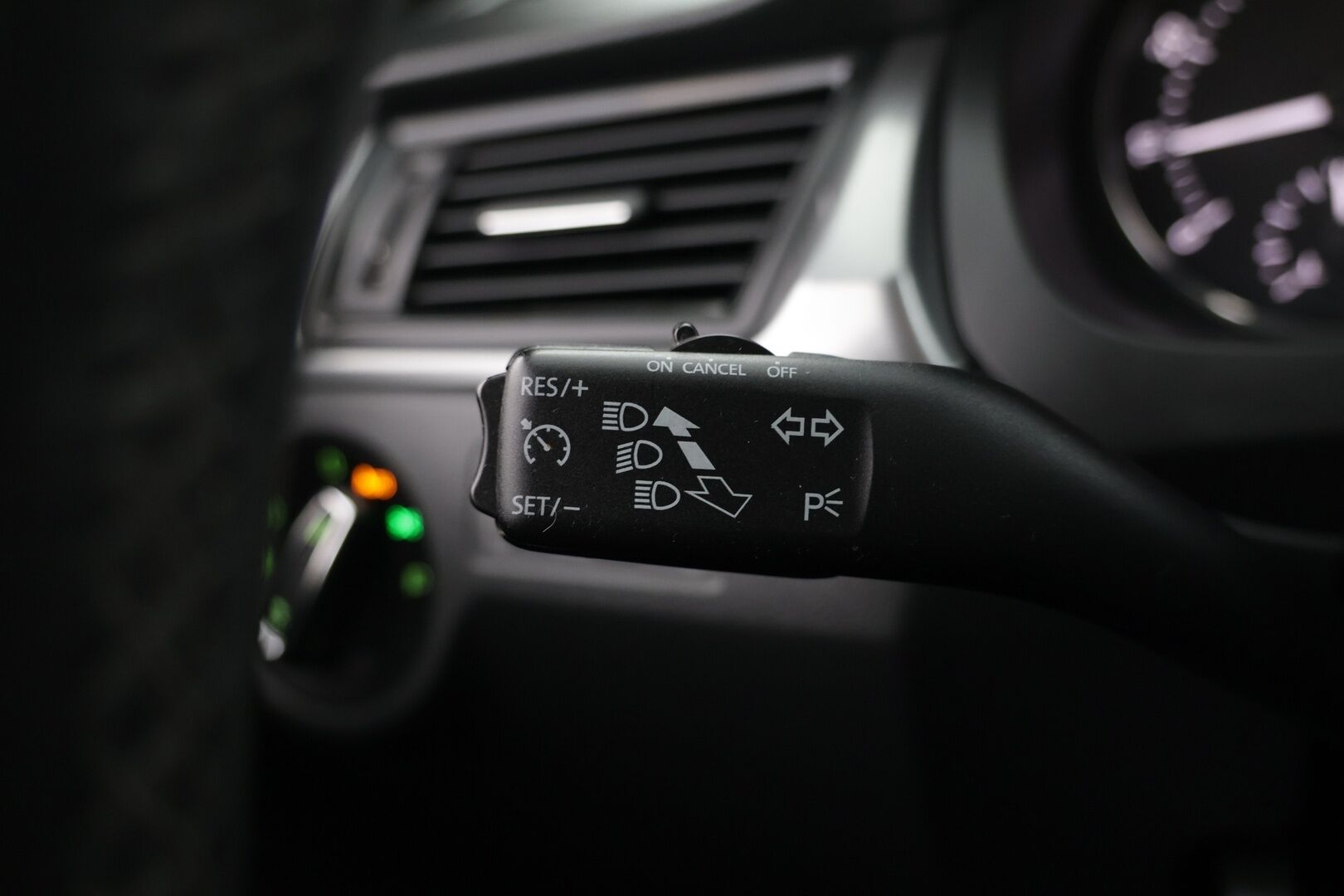 Skoda Rapid 2015 Spaceback 1,2 TSI 105 Ambition - | Suomi-auto | 2. Omisteinen | Lohko + sisäpistoke | Koukku | Vakkari | Tutkat takana | Ilmastointi | Taloudellinen |