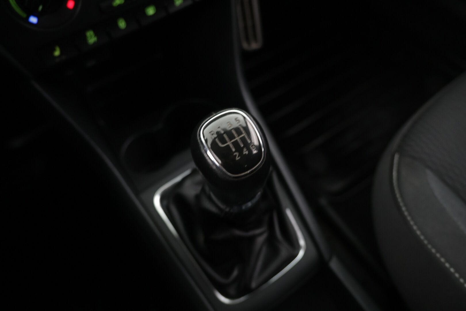 Skoda Rapid 2015 Spaceback 1,2 TSI 105 Ambition - | Suomi-auto | 2. Omisteinen | Lohko + sisäpistoke | Koukku | Vakkari | Tutkat takana | Ilmastointi | Taloudellinen |