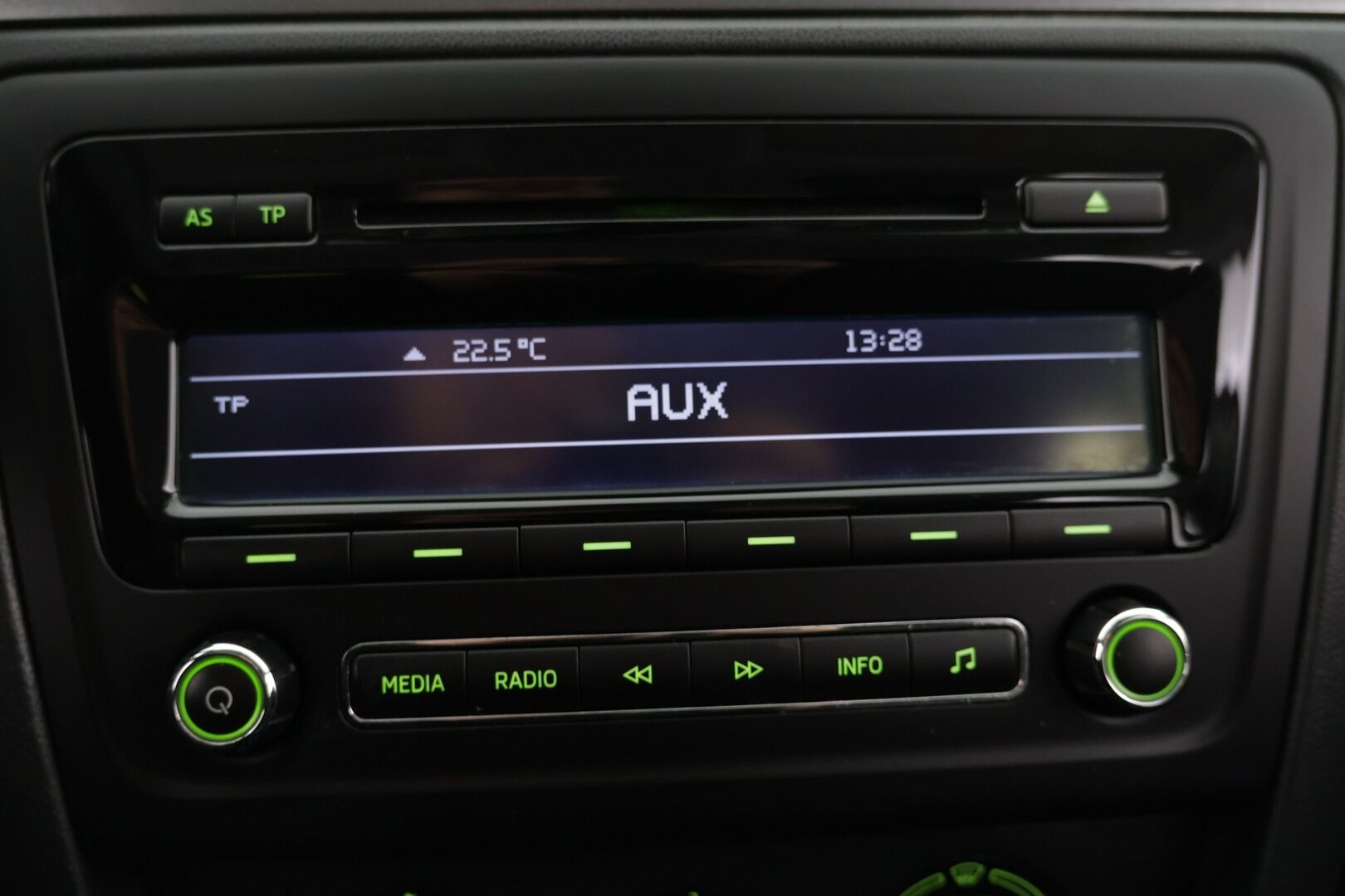 Skoda Rapid 2015 Spaceback 1,2 TSI 105 Ambition - | Suomi-auto | 2. Omisteinen | Lohko + sisäpistoke | Koukku | Vakkari | Tutkat takana | Ilmastointi | Taloudellinen |