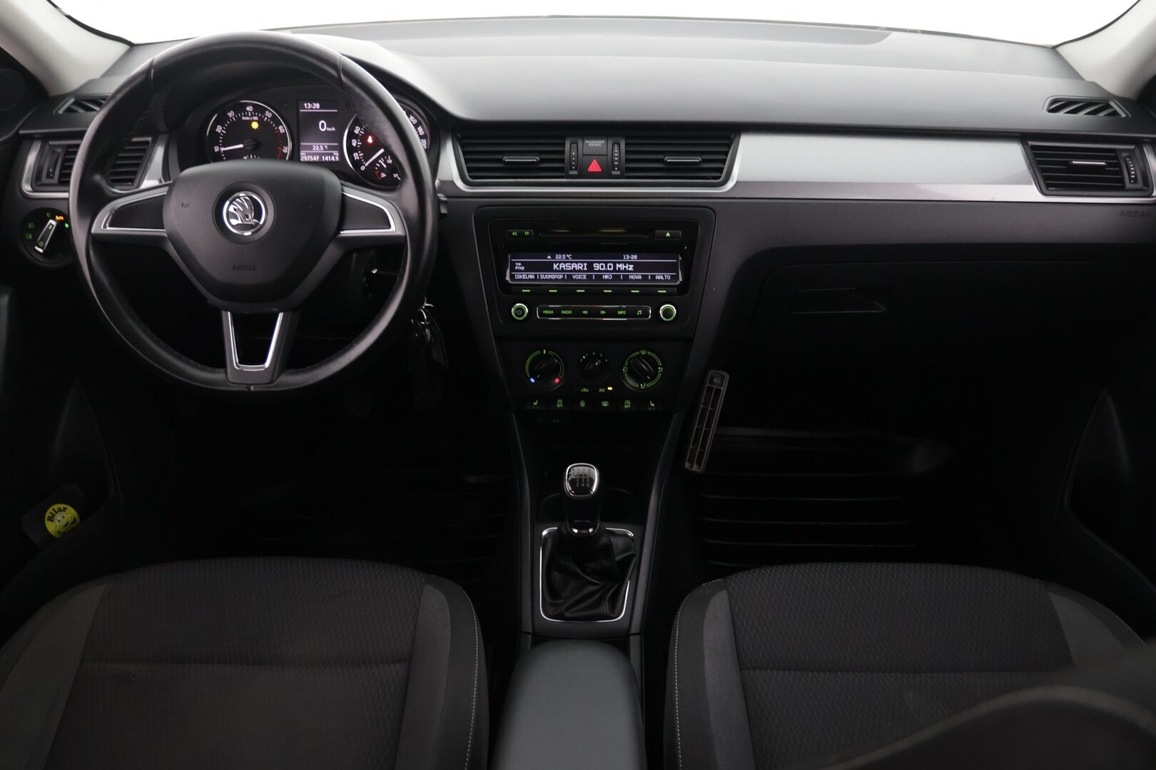 Skoda Rapid 2015 Spaceback 1,2 TSI 105 Ambition - | Suomi-auto | 2. Omisteinen | Lohko + sisäpistoke | Koukku | Vakkari | Tutkat takana | Ilmastointi | Taloudellinen |