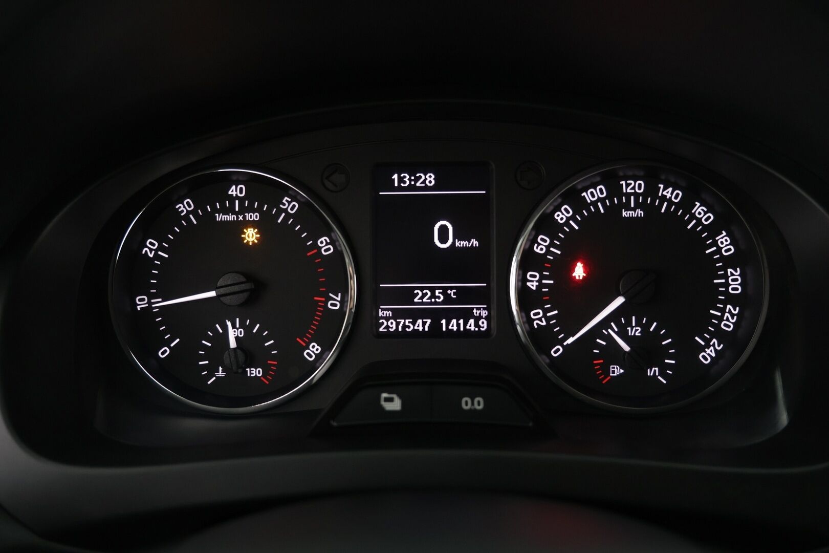 Skoda Rapid 2015 Spaceback 1,2 TSI 105 Ambition - | Suomi-auto | 2. Omisteinen | Lohko + sisäpistoke | Koukku | Vakkari | Tutkat takana | Ilmastointi | Taloudellinen |