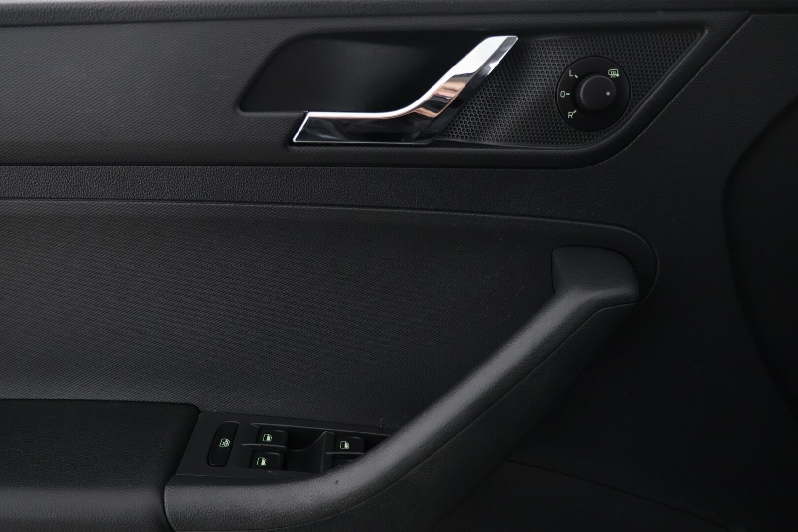 Skoda Rapid 2015 Spaceback 1,2 TSI 105 Ambition - | Suomi-auto | 2. Omisteinen | Lohko + sisäpistoke | Koukku | Vakkari | Tutkat takana | Ilmastointi | Taloudellinen |