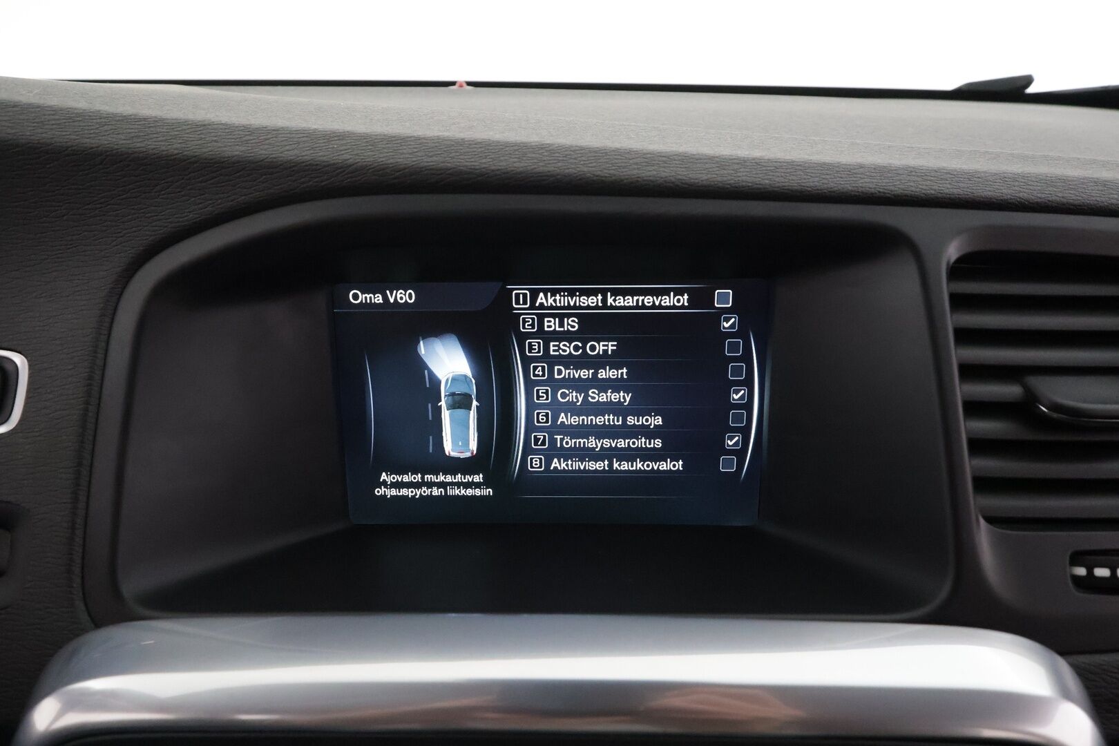 Volvo V60 2015 D4 Summum aut * Webasto / Koukku / ACC / Xenon / P.Kamera / Muistipenkki / Navi / Keyless * - Suomi-auto / Kahdet renkaat aluvanteilla