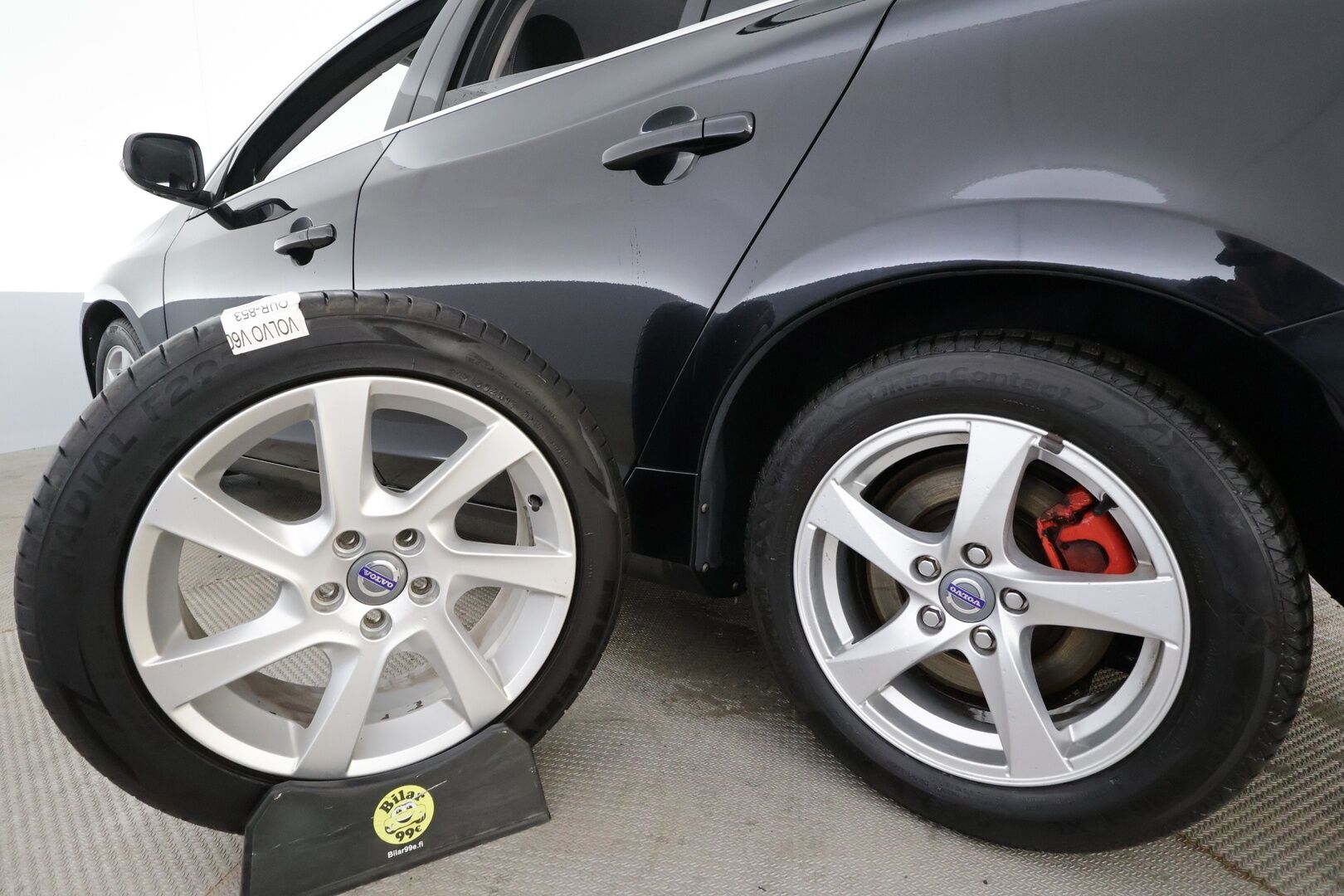 Volvo V60 2015 D4 Summum aut * Webasto / Koukku / ACC / Xenon / P.Kamera / Muistipenkki / Navi / Keyless * - Suomi-auto / Kahdet renkaat aluvanteilla