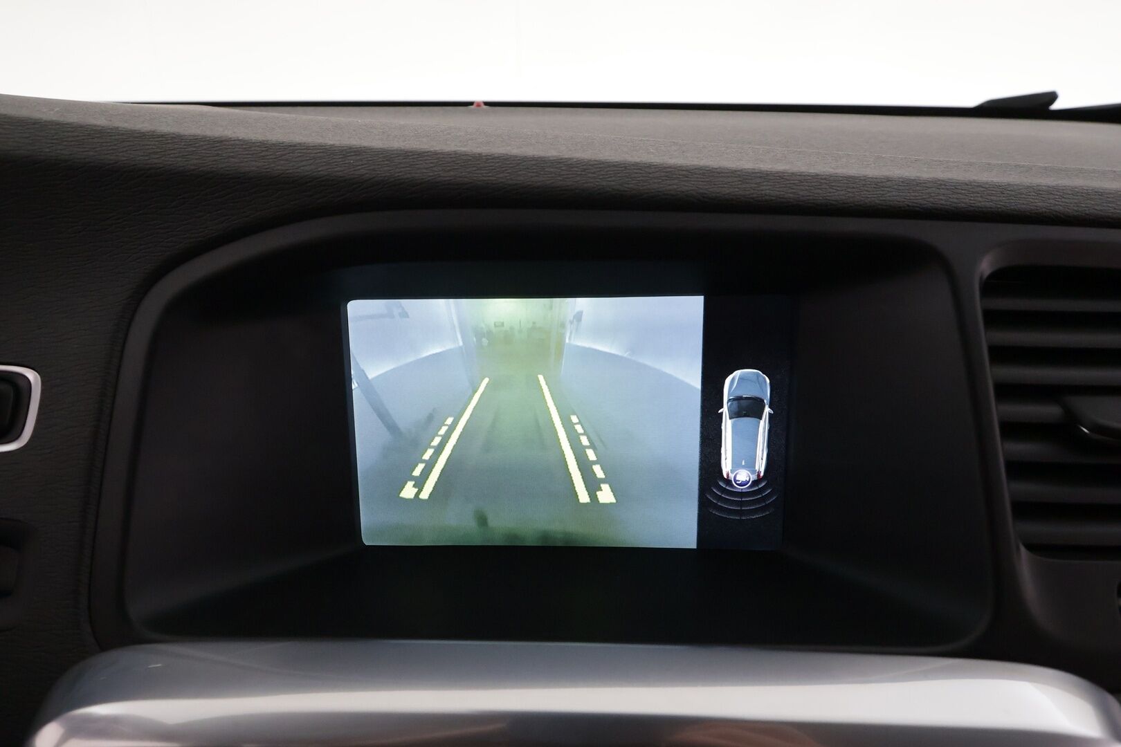 Volvo V60 2015 D4 Summum aut * Webasto / Koukku / ACC / Xenon / P.Kamera / Muistipenkki / Navi / Keyless * - Suomi-auto / Kahdet renkaat aluvanteilla