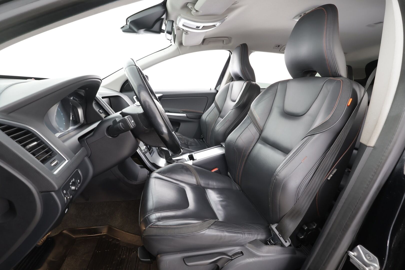 Volvo XC60 2015 D4 AWD Ocean Race Business aut * Vakkari / Webasto / Koukku / P.tutka / LED / Nahat / High performance Audio * - Suomi-auto / Kahdet Renkaat - HULLUT AVAJAISHULINAT KORKOTARJOUS 3,29 %