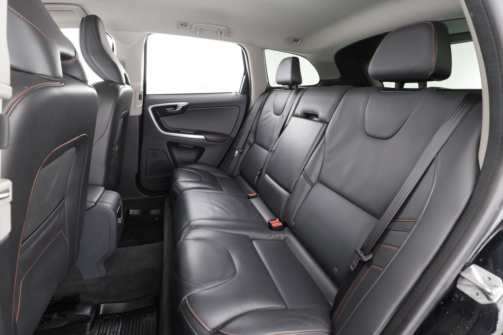 Volvo XC60 2015 D4 AWD Ocean Race Business aut * Vakkari / Webasto / Koukku / P.tutka / LED / Nahat / High performance Audio * - Suomi-auto / Kahdet Renkaat - HULLUT AVAJAISHULINAT KORKOTARJOUS 3,29 %