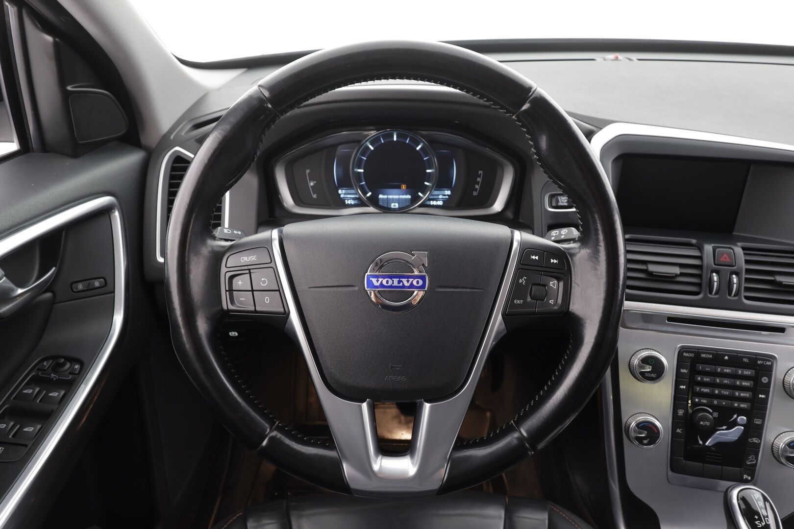 Volvo XC60 2015 D4 AWD Ocean Race Business aut * Vakkari / Webasto / Koukku / P.tutka / LED / Nahat / High performance Audio * - Suomi-auto / Kahdet Renkaat - HULLUT AVAJAISHULINAT KORKOTARJOUS 3,29 %