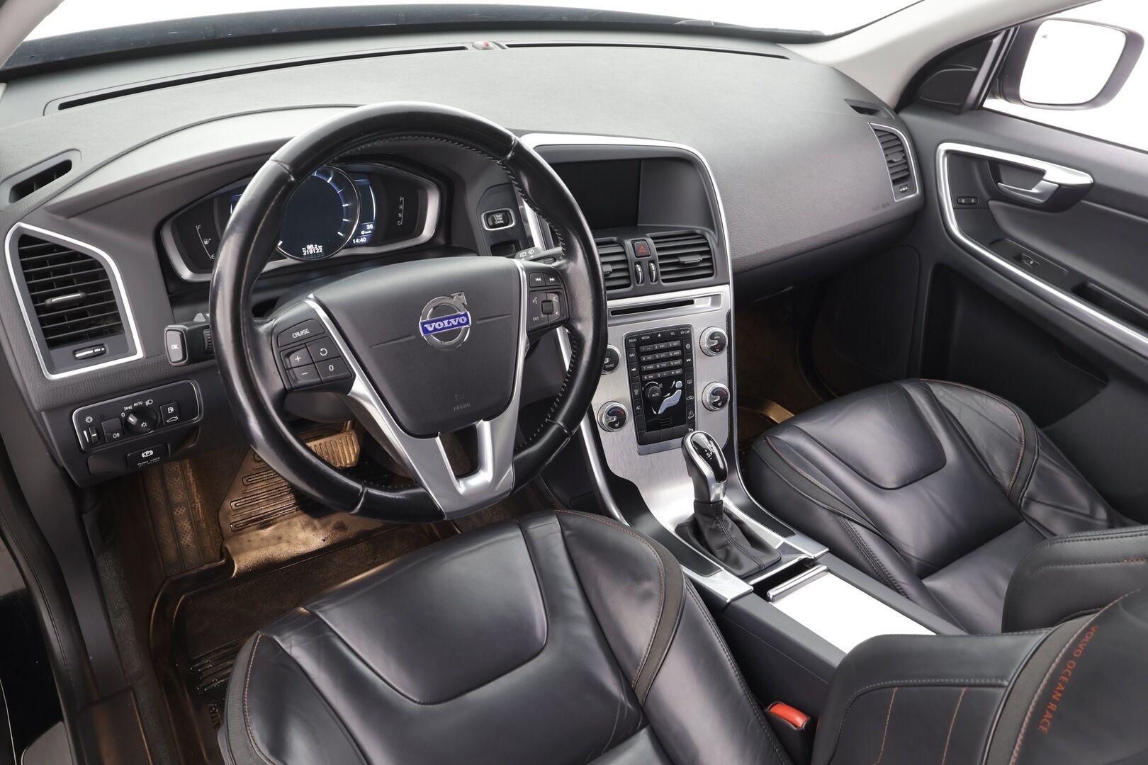 Volvo XC60 2015 D4 AWD Ocean Race Business aut * Vakkari / Webasto / Koukku / P.tutka / LED / Nahat / High performance Audio * - Suomi-auto / Kahdet Renkaat - HULLUT AVAJAISHULINAT KORKOTARJOUS 3,29 %