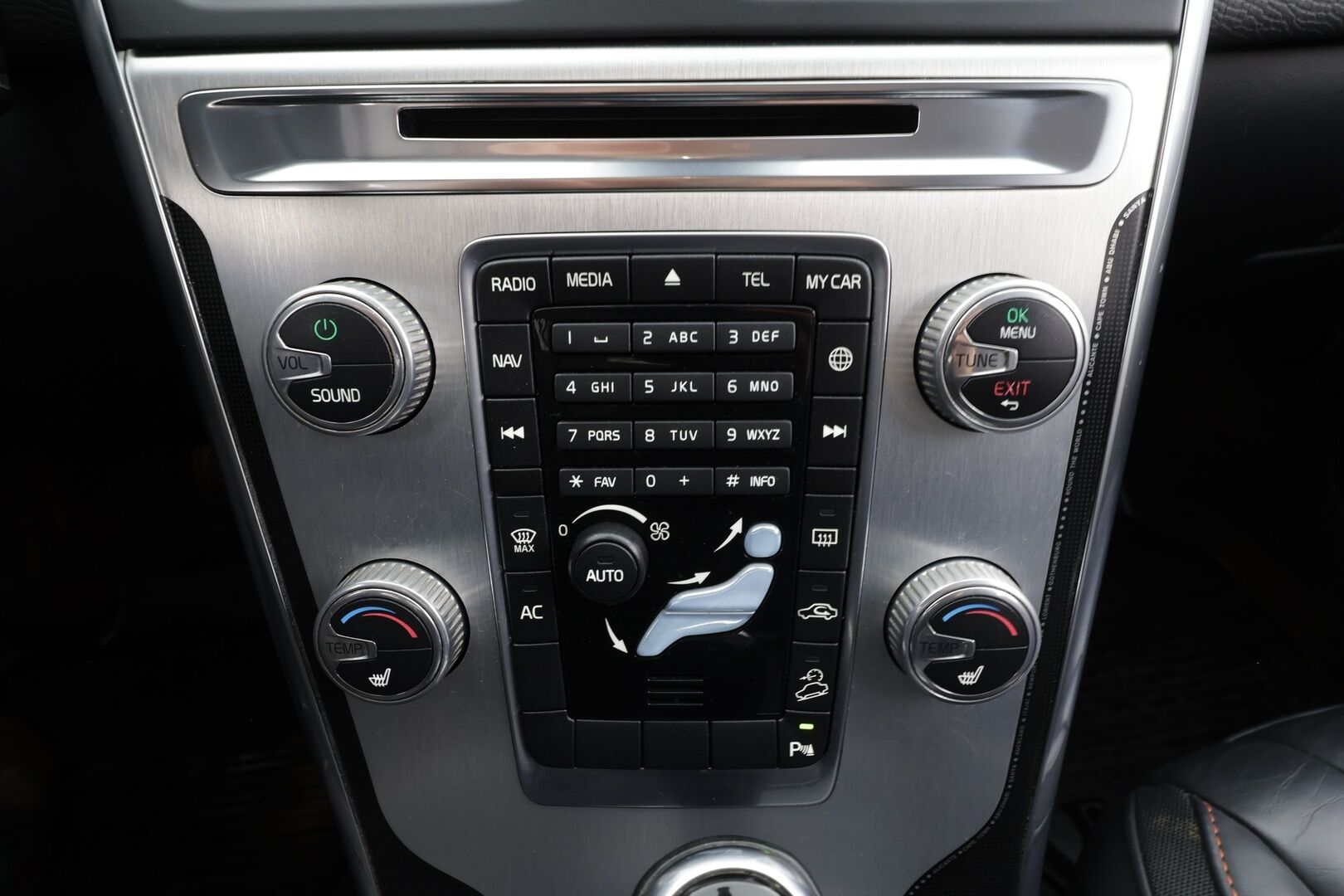 Volvo XC60 2015 D4 AWD Ocean Race Business aut * Vakkari / Webasto / Koukku / P.tutka / LED / Nahat / High performance Audio * - Suomi-auto / Kahdet Renkaat - HULLUT AVAJAISHULINAT KORKOTARJOUS 3,29 %