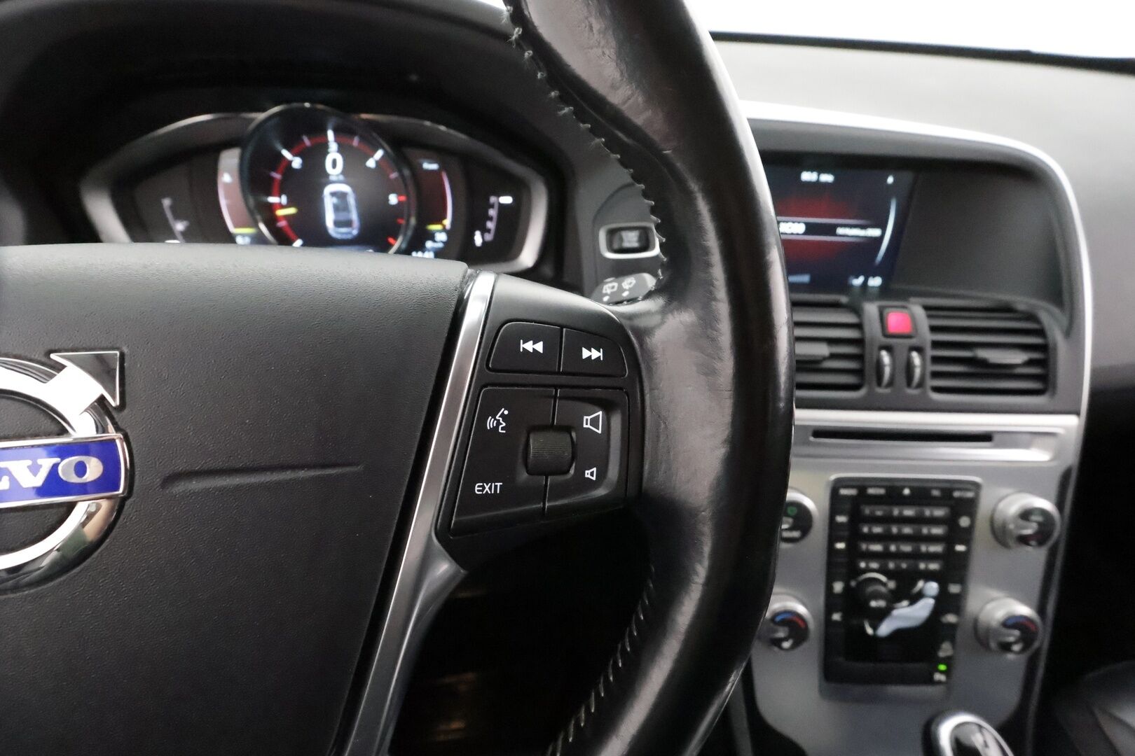 Volvo XC60 2015 D4 AWD Ocean Race Business aut * Vakkari / Webasto / Koukku / P.tutka / LED / Nahat / High performance Audio * - Suomi-auto / Kahdet Renkaat - HULLUT AVAJAISHULINAT KORKOTARJOUS 3,29 %