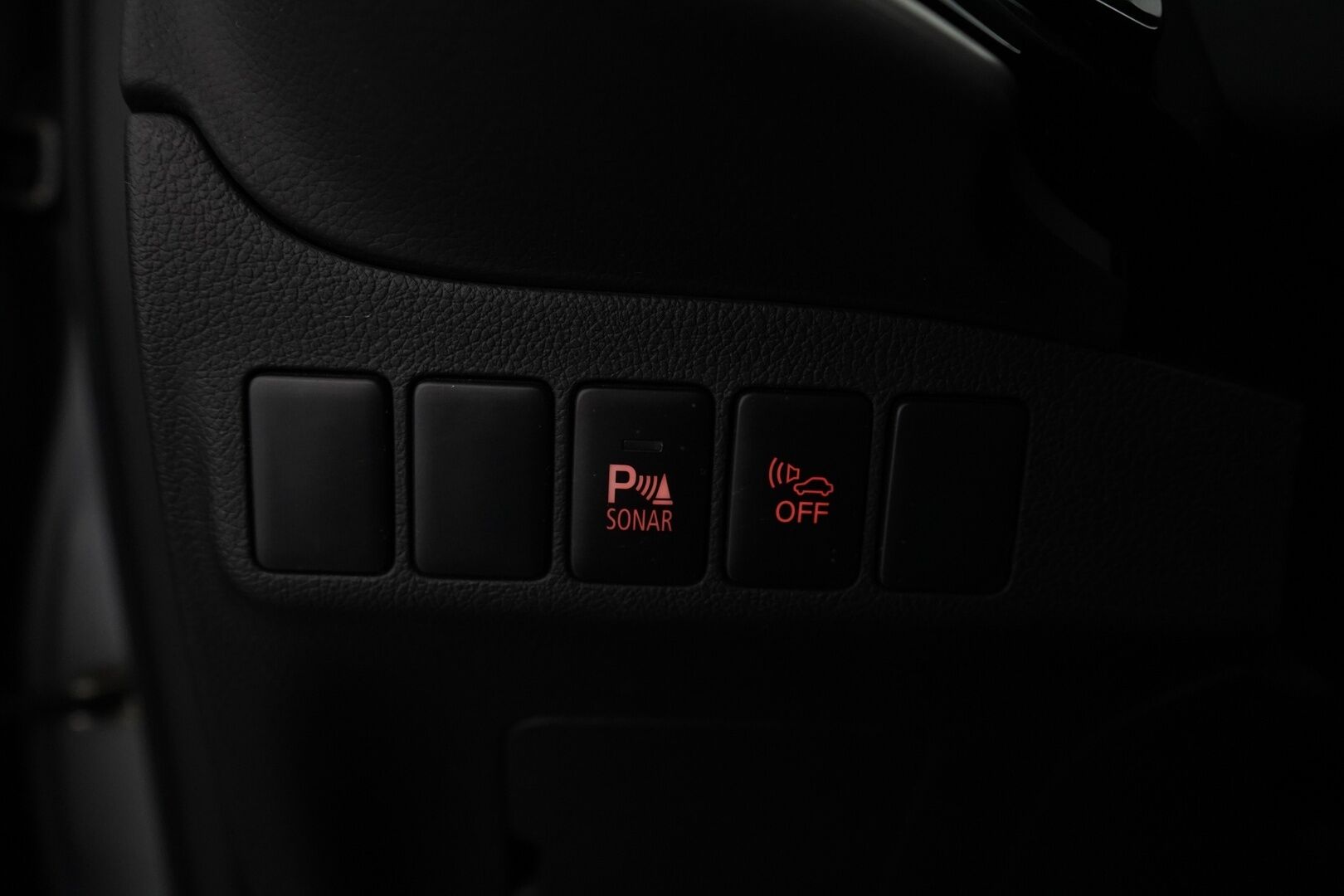 Mitsubishi Outlander PHEV 2015 Intense Plus 4WD 5P *Vakkari / Kamera / Koukku / Lisälämmitin / Nav / Metalliväri / Tutkat* - Suomi-auto / Siistikuntoinen / Kahdet renkaat alumiinivantein
