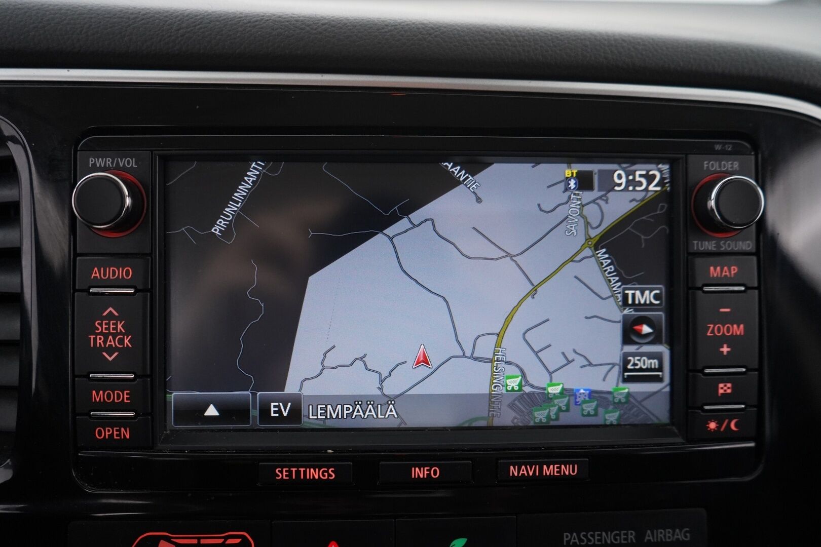 Mitsubishi Outlander PHEV 2015 Intense Plus 4WD 5P *Vakkari / Kamera / Koukku / Lisälämmitin / Nav / Metalliväri / Tutkat* - Suomi-auto / Siistikuntoinen / Kahdet renkaat alumiinivantein