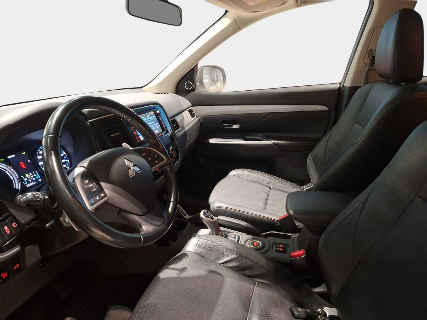 Mitsubishi Outlander PHEV 2014 Instyle Navi 4WD 5P / ACC / Webasto / Rockford / Nahkasisusta / Vetokoukku / Sähköpenkki / Suomi-auto - Juuri katsastettu / Uudet talvirenkaat / Tulossa myyntiin! - HULLU BLACKWEEK KORKOTARJOUS 2,49%