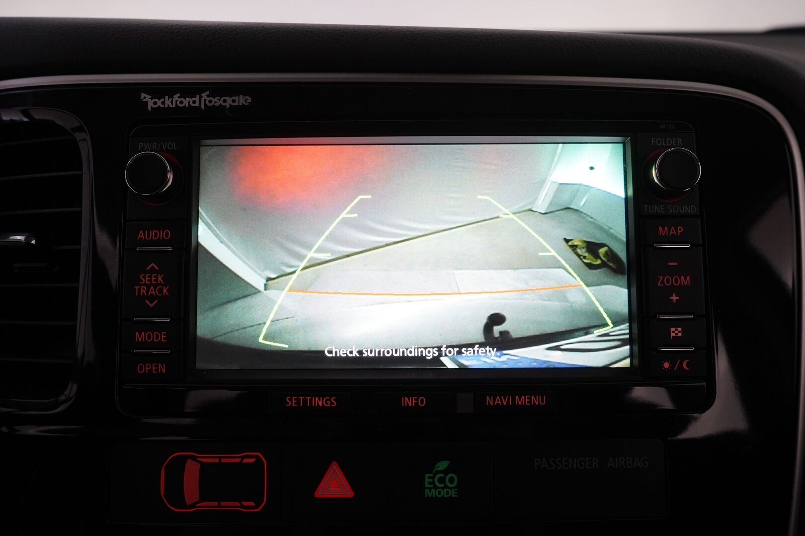 Mitsubishi Outlander PHEV 2014 Instyle Navi 4WD 5P * Webasto / ACC / Rockford / Navi / Koukku / Peruutuskamera * - Suomi-auto / Huollettu 203tkm / Kahdet Mitsubishin vanteet 