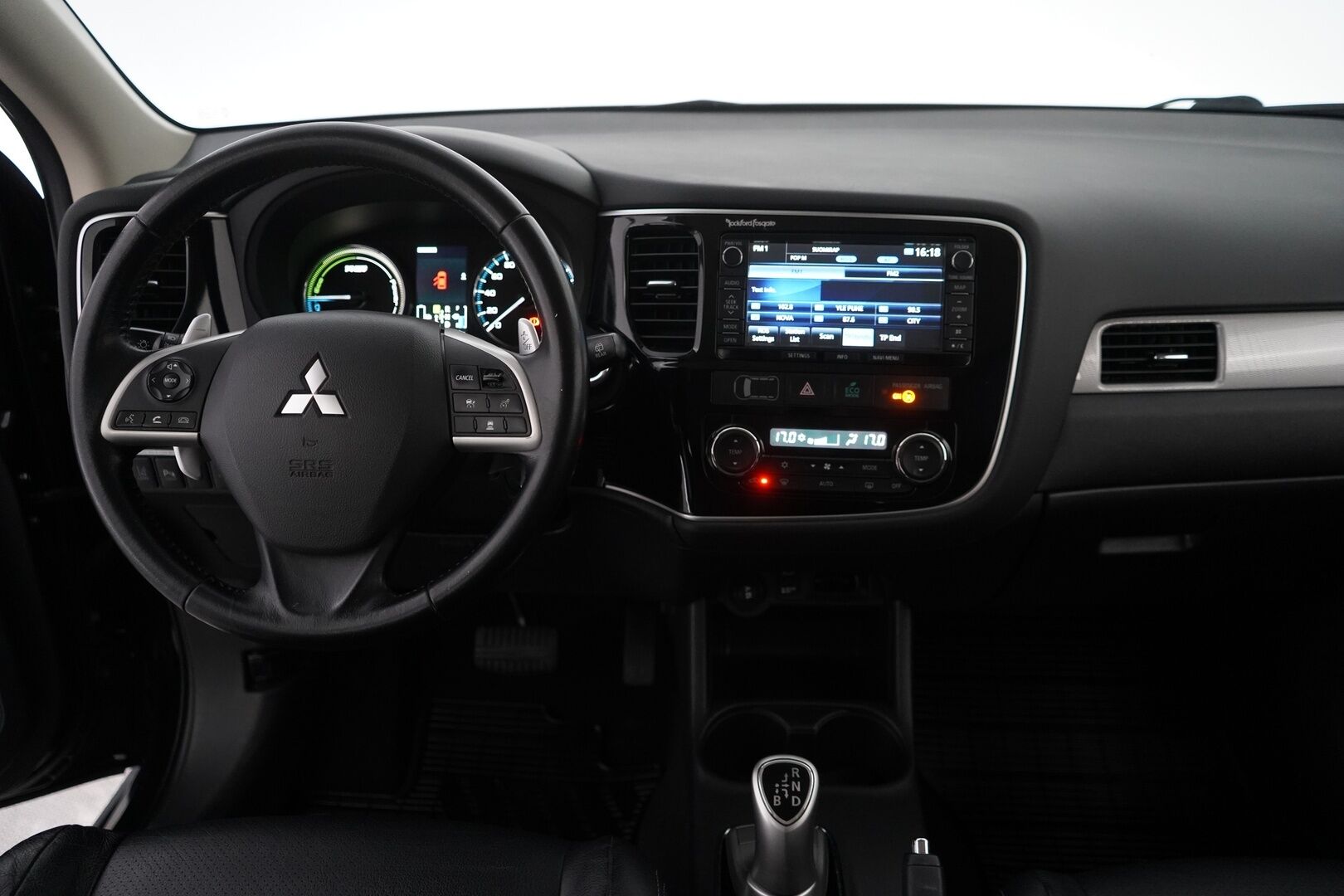 Mitsubishi Outlander PHEV 2014 Instyle Navi 4WD 5P * Webasto / ACC / Rockford / Navi / Koukku / Peruutuskamera * - Suomi-auto / Huollettu 203tkm / Kahdet Mitsubishin vanteet 