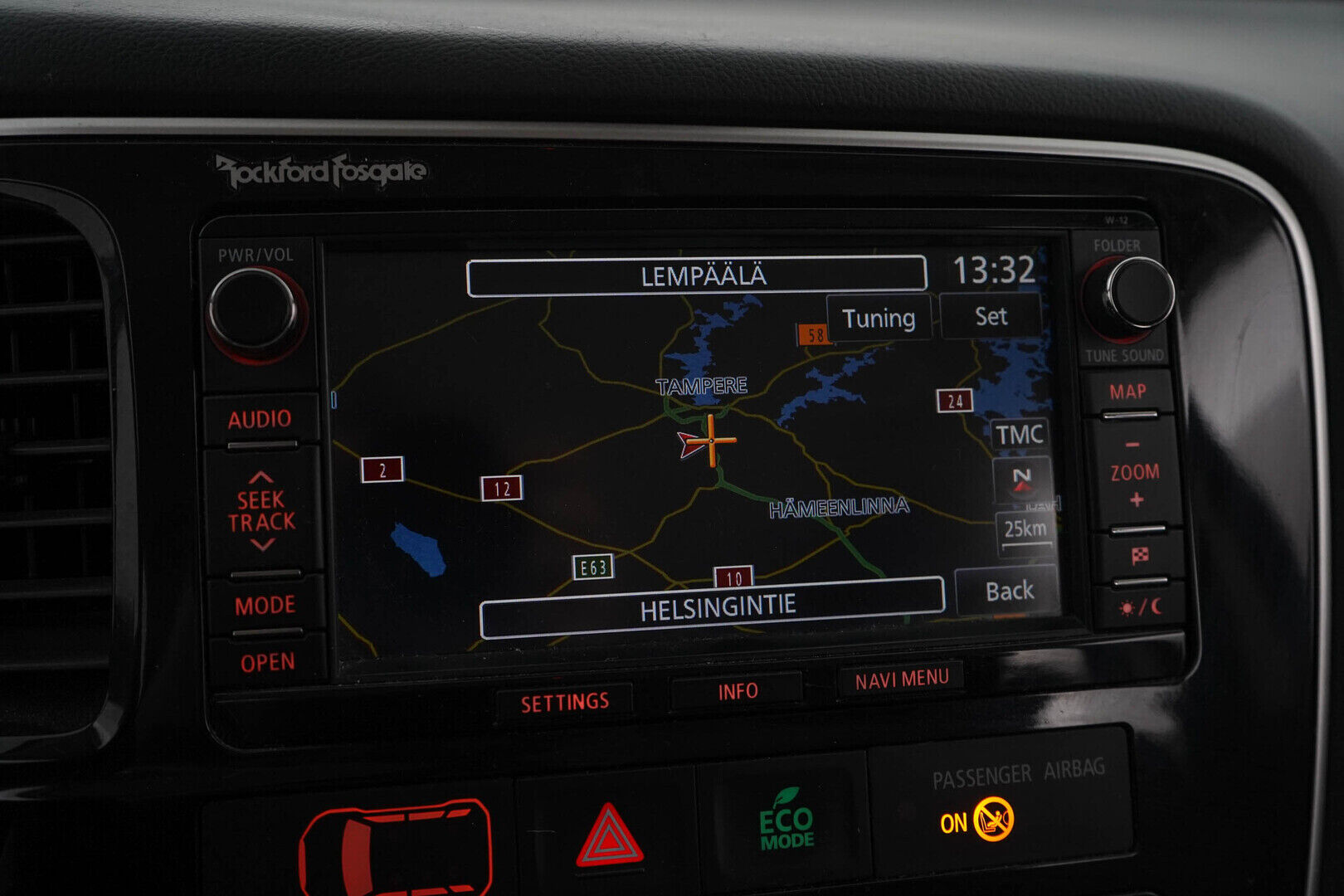 Mitsubishi Outlander PHEV 2014 Instyle Navi 4WD 5P * Webasto / ACC / Rockford / Navi / Koukku / Peruutuskamera * - Suomi-auto / Huollettu 203tkm / Kahdet Mitsubishin vanteet 