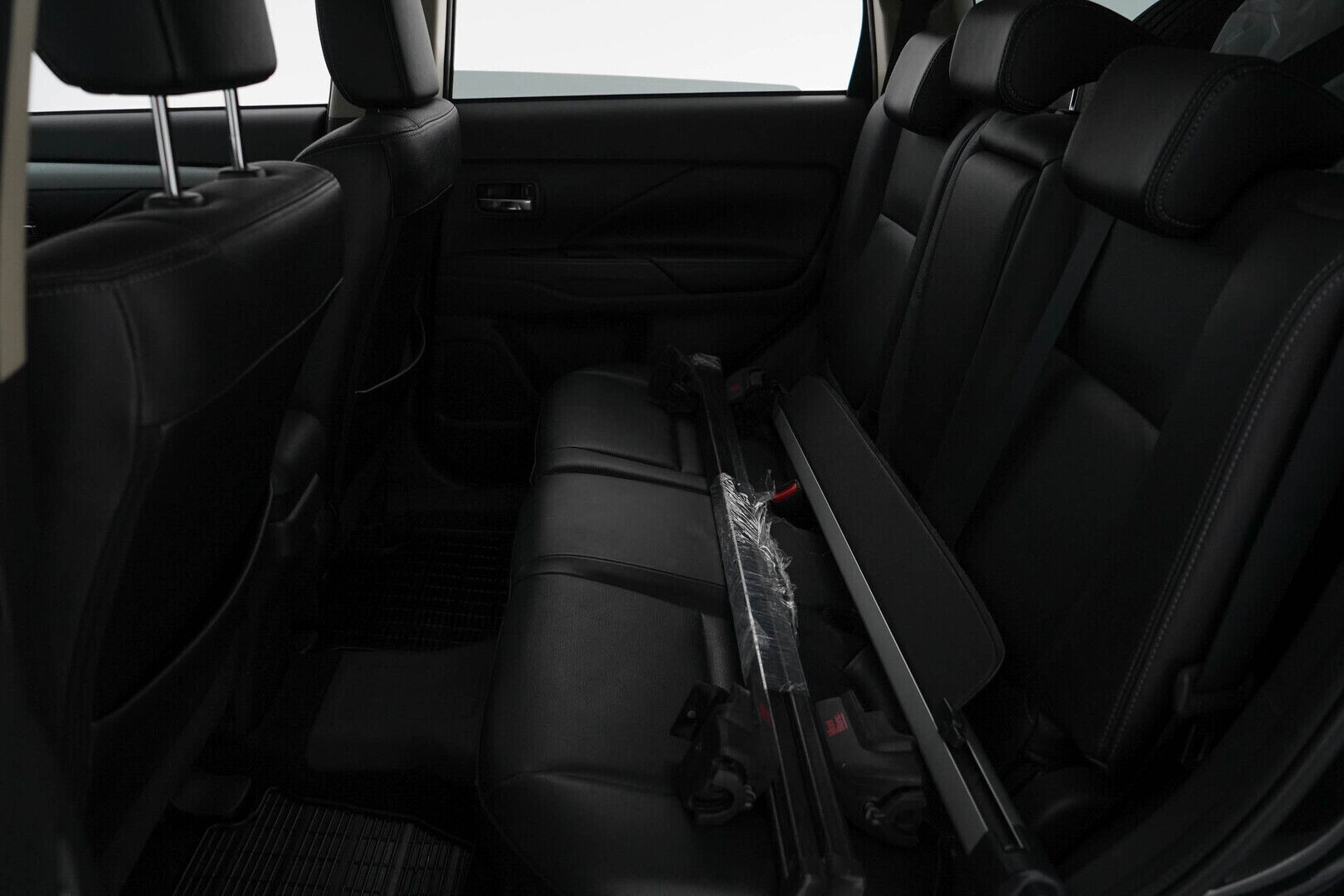 Mitsubishi Outlander PHEV 2014 Instyle Navi 4WD 5P * Webasto / ACC / Rockford / Navi / Koukku / Peruutuskamera * - Suomi-auto / Huollettu 203tkm / Kahdet Mitsubishin vanteet 