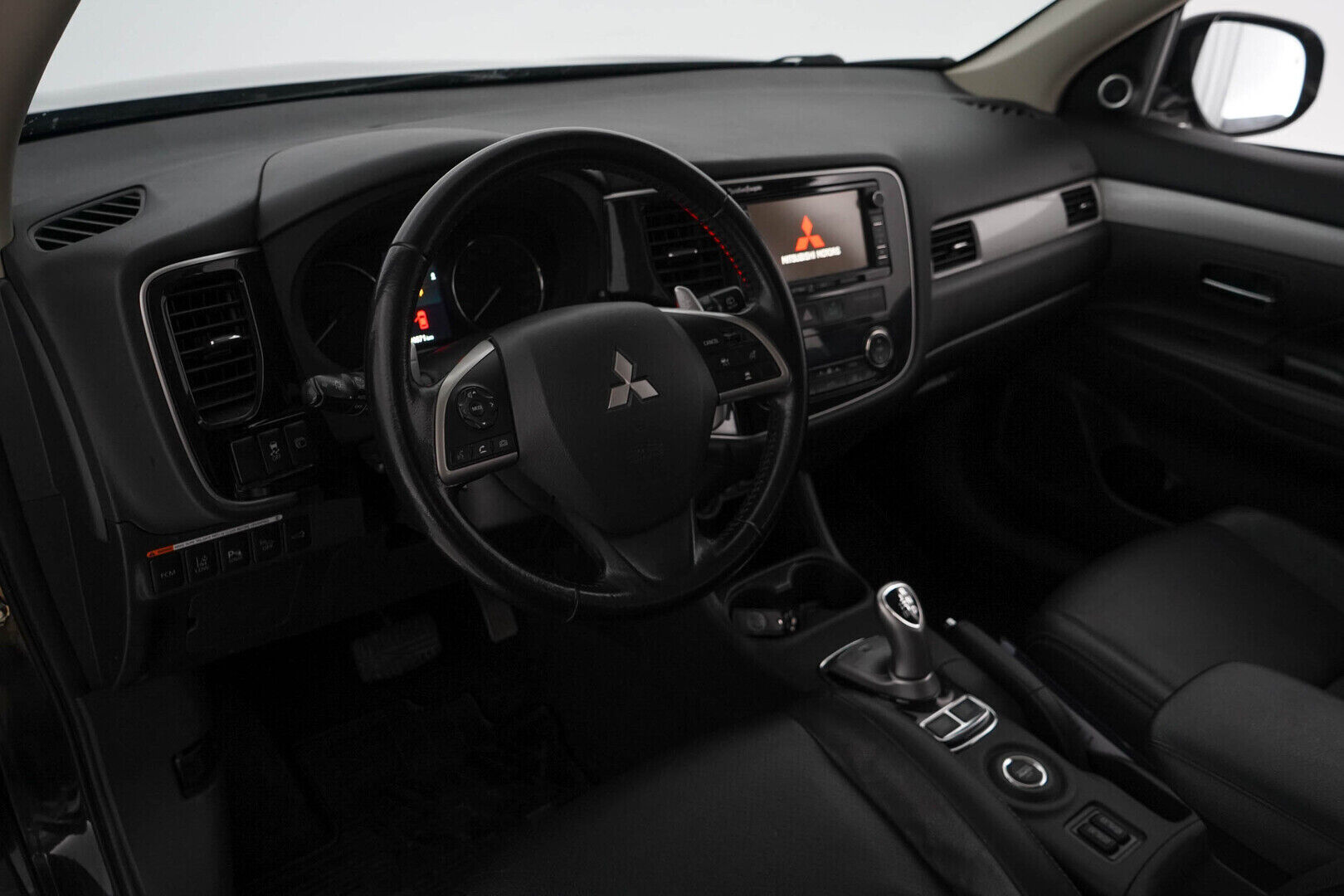 Mitsubishi Outlander PHEV 2014 Instyle Navi 4WD 5P * Webasto / ACC / Rockford / Navi / Koukku / Peruutuskamera * - Suomi-auto / Huollettu 203tkm / Kahdet Mitsubishin vanteet 