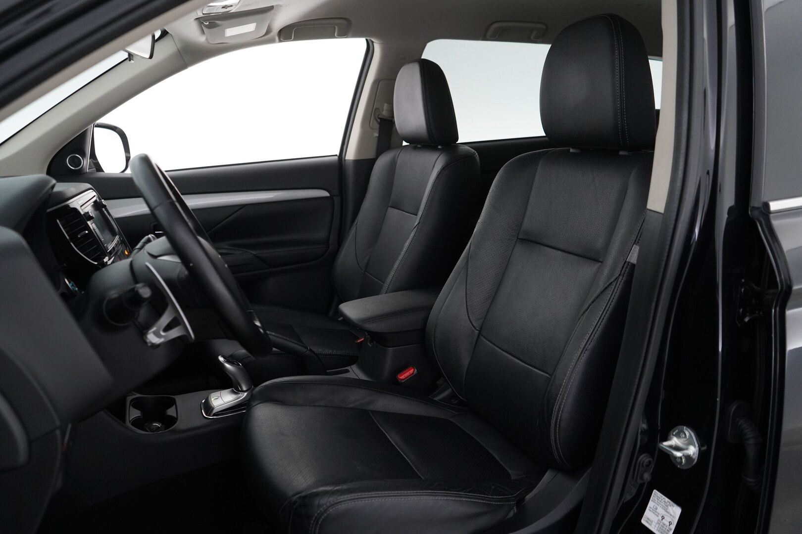 Mitsubishi Outlander PHEV 2014 Instyle Navi 4WD 5P * Webasto / ACC / Rockford / Navi / Koukku / Peruutuskamera * - Suomi-auto / Huollettu 203tkm / Kahdet Mitsubishin vanteet 