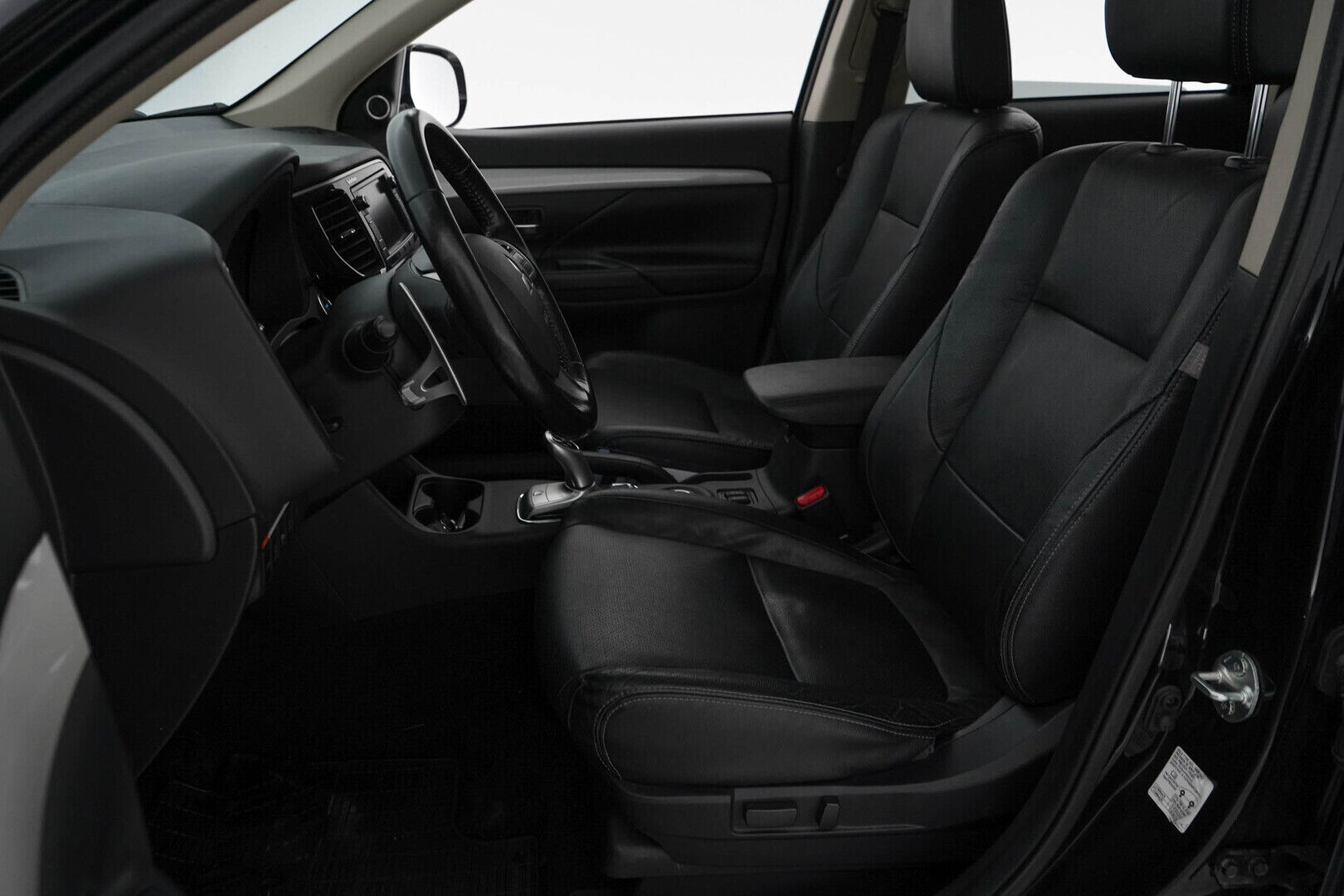 Mitsubishi Outlander PHEV 2014 Instyle Navi 4WD 5P * Webasto / ACC / Rockford / Navi / Koukku / Peruutuskamera * - Suomi-auto / Huollettu 203tkm / Kahdet Mitsubishin vanteet 