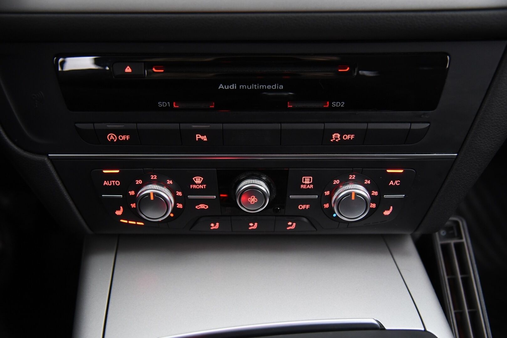 Audi A6 2016 Avant Business Sport 1,8 TFSI 140 kW ultra S tronic / Lohko + sis pistoke / Xenon / Sport-Penkit / Avaimeton käynnistys - Facelift / Kahdet renkaat aluvantein - HULLUT AVAJAISHULINAT KORKOTARJOUS 3,29 %