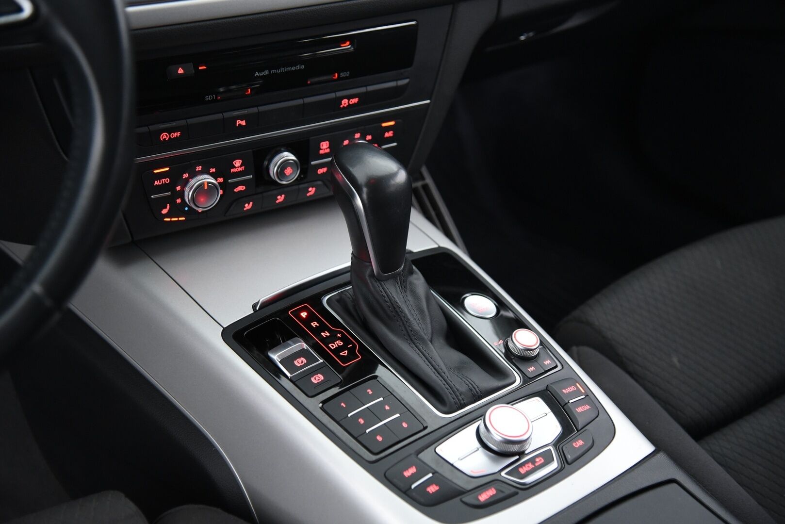 Audi A6 2016 Avant Business Sport 1,8 TFSI 140 kW ultra S tronic / Lohko + sis pistoke / Xenon / Sport-Penkit / Avaimeton käynnistys - Facelift / Kahdet renkaat aluvantein - HULLUT AVAJAISHULINAT KORKOTARJOUS 3,29 %