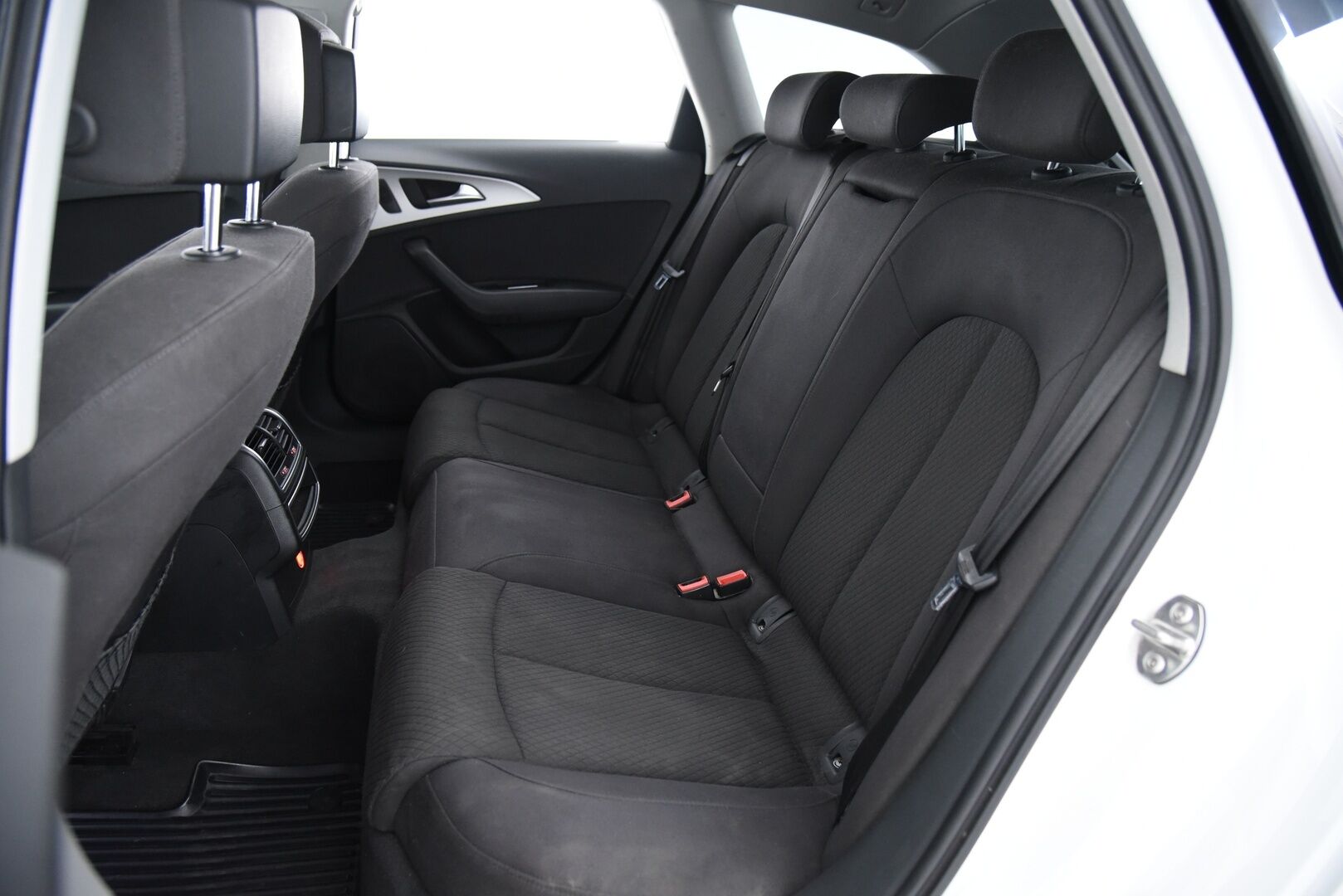 Audi A6 2016 Avant Business Sport 1,8 TFSI 140 kW ultra S tronic / Lohko + sis pistoke / Xenon / Sport-Penkit / Avaimeton käynnistys - Facelift / Kahdet renkaat aluvantein