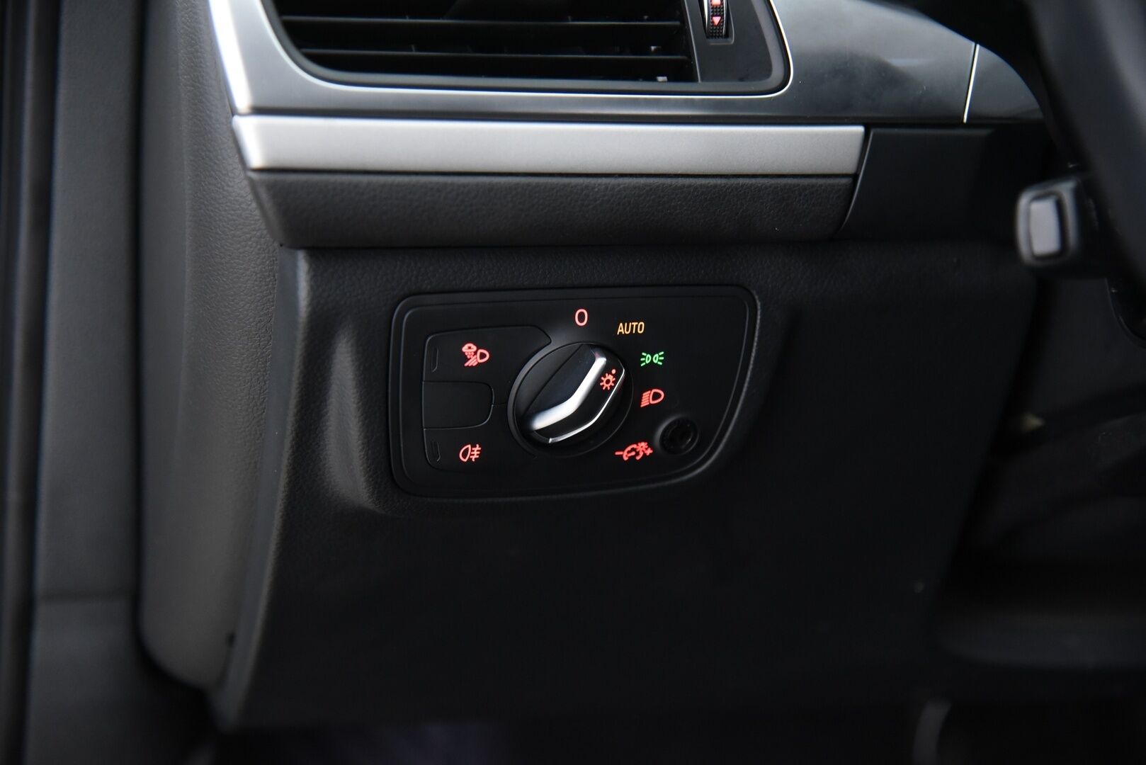 Audi A6 2016 Avant Business Sport 1,8 TFSI 140 kW ultra S tronic / Lohko + sis pistoke / Xenon / Sport-Penkit / Avaimeton käynnistys - Facelift / Kahdet renkaat aluvantein - HULLUT AVAJAISHULINAT KORKOTARJOUS 3,29 %