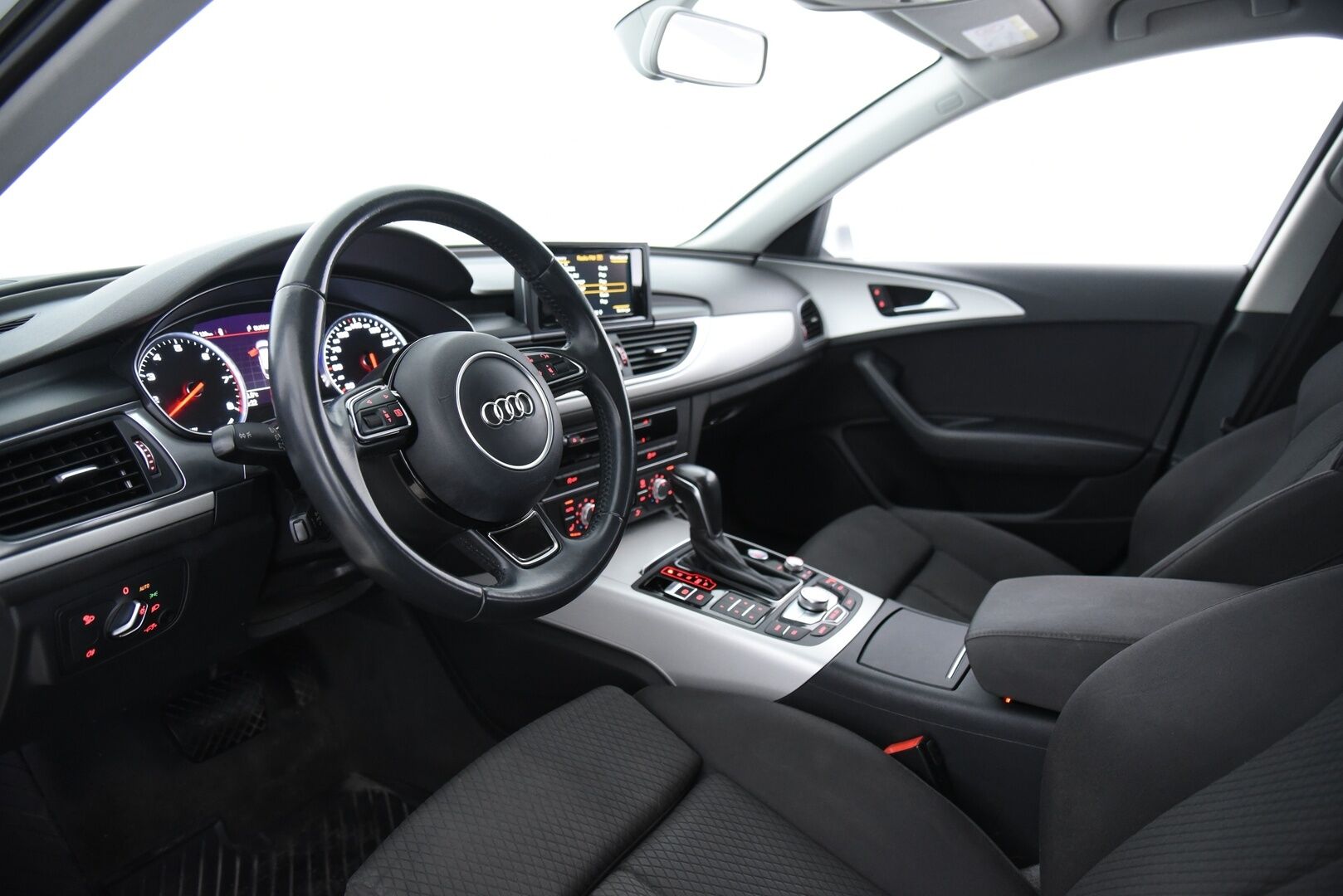 Audi A6 2016 Avant Business Sport 1,8 TFSI 140 kW ultra S tronic / Lohko + sis pistoke / Xenon / Sport-Penkit / Avaimeton käynnistys - Facelift / Kahdet renkaat aluvantein - HULLUT AVAJAISHULINAT KORKOTARJOUS 3,29 %