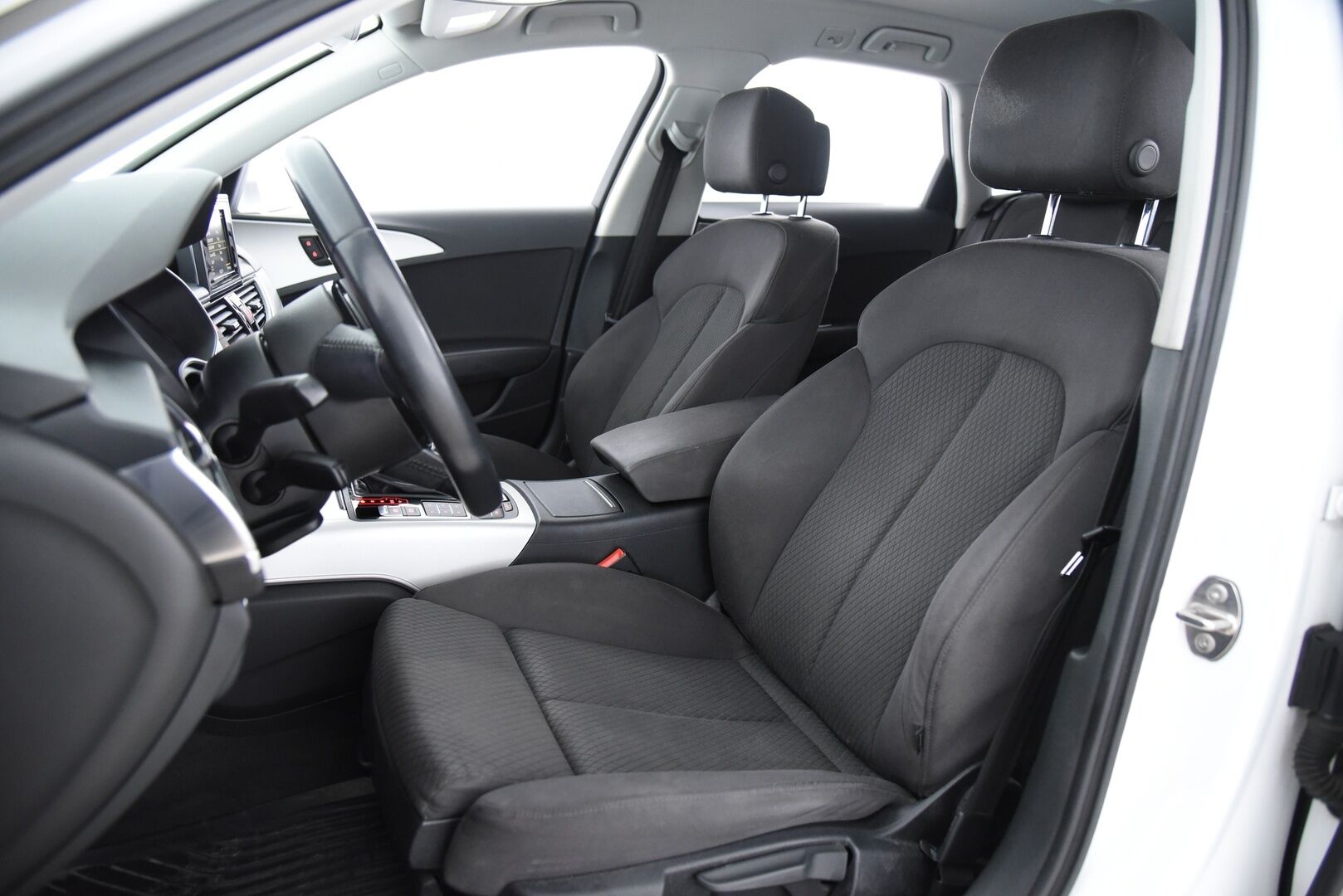 Audi A6 2016 Avant Business Sport 1,8 TFSI 140 kW ultra S tronic / Lohko + sis pistoke / Xenon / Sport-Penkit / Avaimeton käynnistys - Facelift / Kahdet renkaat aluvantein