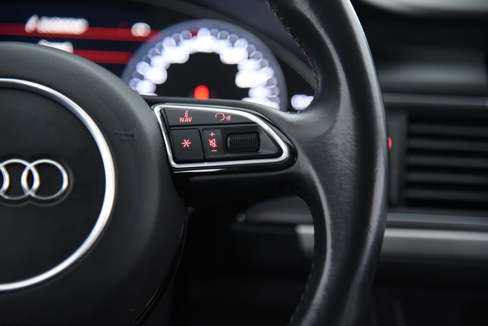 Audi A6 2016 Avant Business Sport 1,8 TFSI 140 kW ultra S tronic / Lohko + sis pistoke / Xenon / Sport-Penkit / Avaimeton käynnistys - Facelift / Kahdet renkaat aluvantein - HULLUT AVAJAISHULINAT KORKOTARJOUS 3,29 %