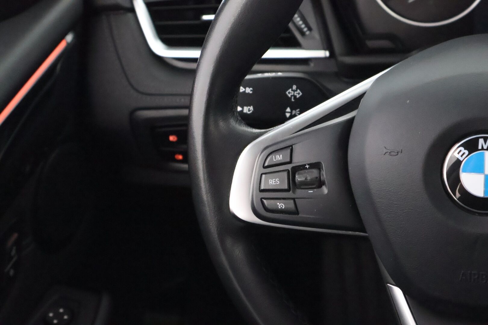 BMW 220 2015 F45 Active Tourer 220i A Business Sport - Suomiauto / Vetokoukku / Vakkari / LED / Sporttipenkit / Lohkolämmitin / Kahdet todella hyvät renkaat!