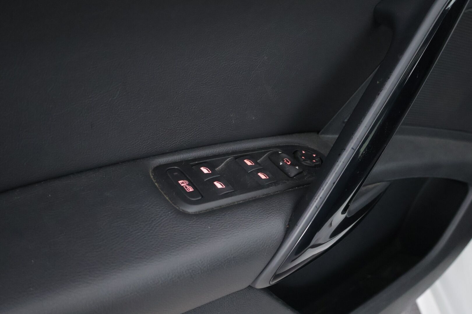 Peugeot 508 2013 - YritysOutlet - Myydään vain yrityksille - – Tämä auto myydään YritysOutlet -valikoimasta vain yritykselle
