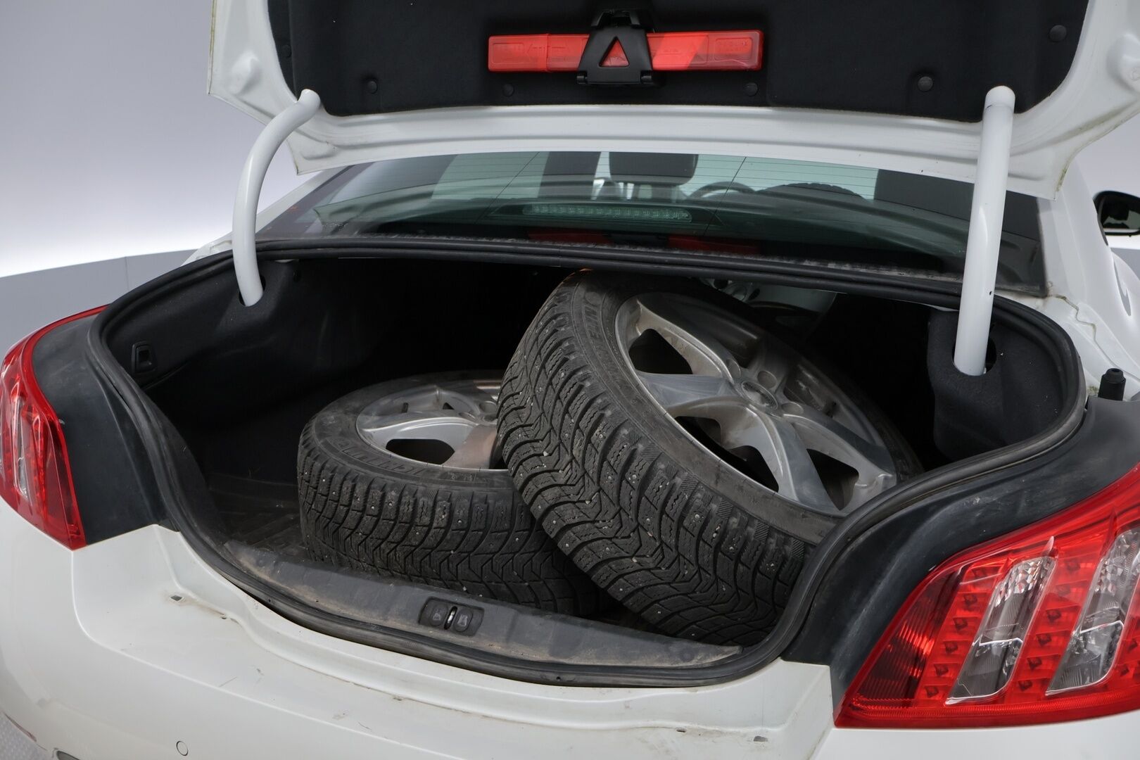 Peugeot 508 2013 - YritysOutlet - Myydään vain yrityksille - – Tämä auto myydään YritysOutlet -valikoimasta vain yritykselle