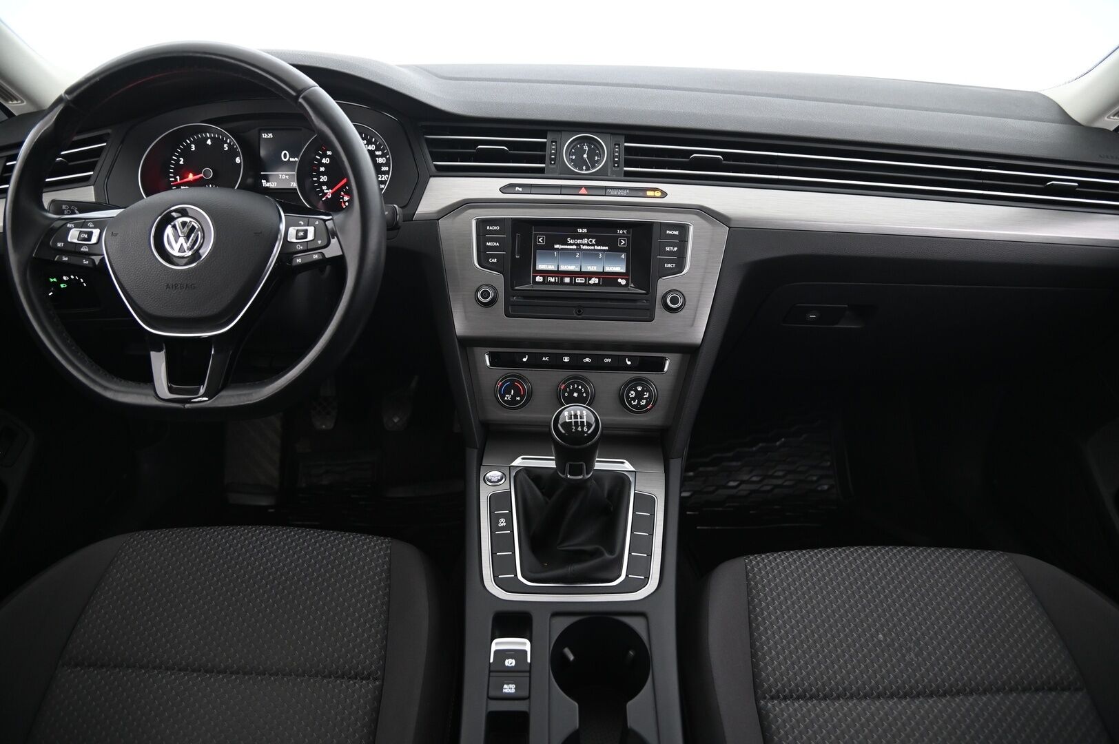 Volkswagen Passat 2016 Sedan Trendline 1,4 TSI 92 kW (125 hv) *Suomi-Auto / Lohko + pistoke / Vakkari* - *Juuri saapunut! / Tutkat / Stat-Stop / 2X Renkaat / Siisti*