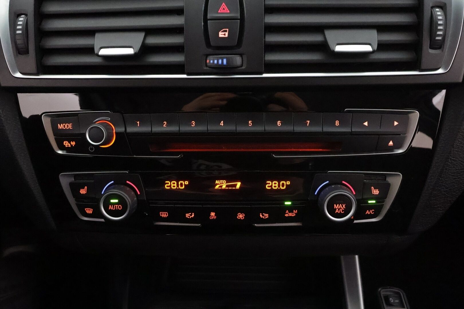 BMW 118 2016 F20 Hatchback 118d A Business Sport * Vakkari / LED / HIFI / P.tutkat / Sporttipenkit / Lohko * - Suomi-auto / Kahdet Renkaat