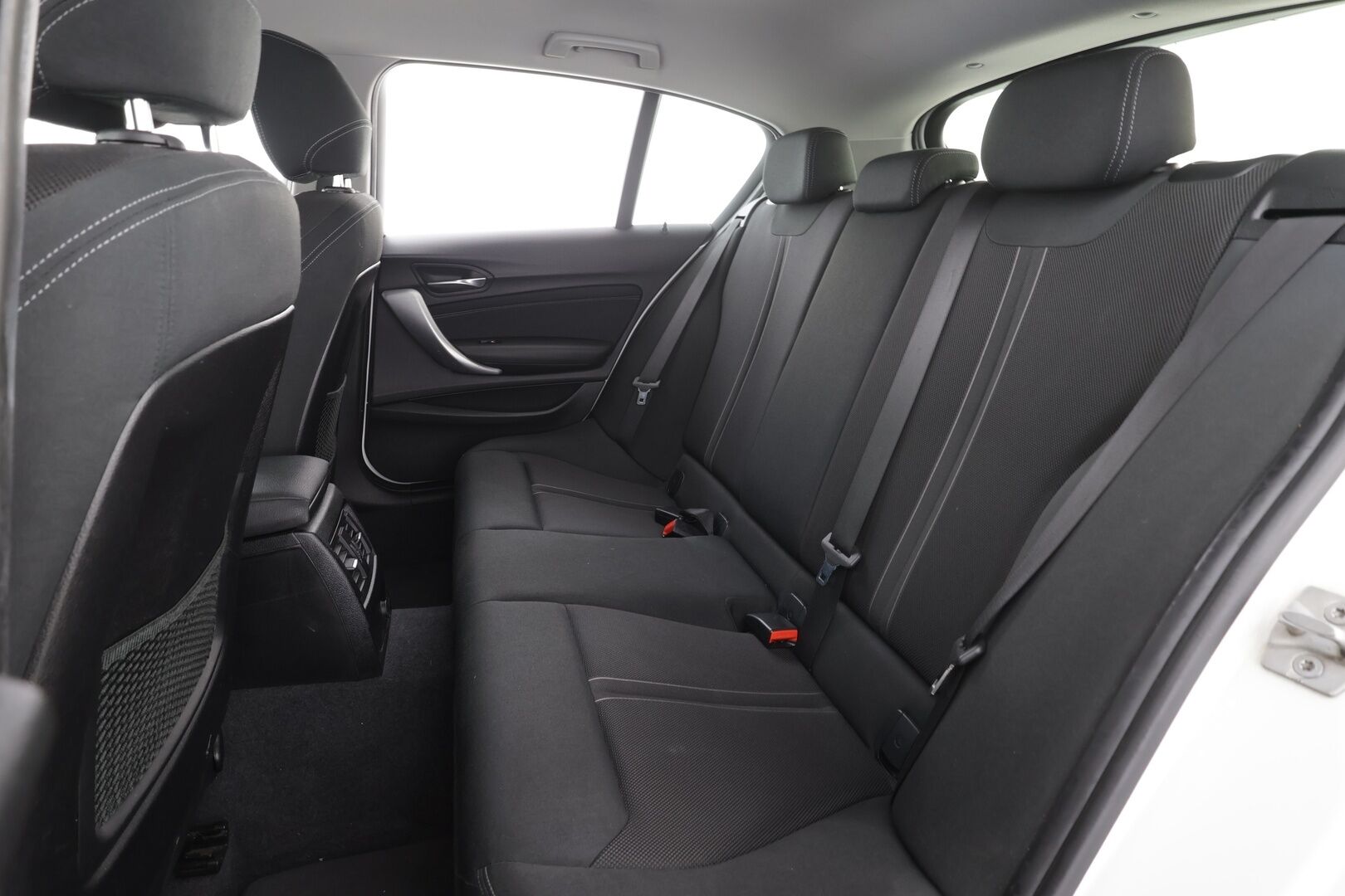 BMW 118 2016 F20 Hatchback 118d A Business Sport * Vakkari / LED / HIFI / P.tutkat / Sporttipenkit / Lohko * - Suomi-auto / Kahdet Renkaat