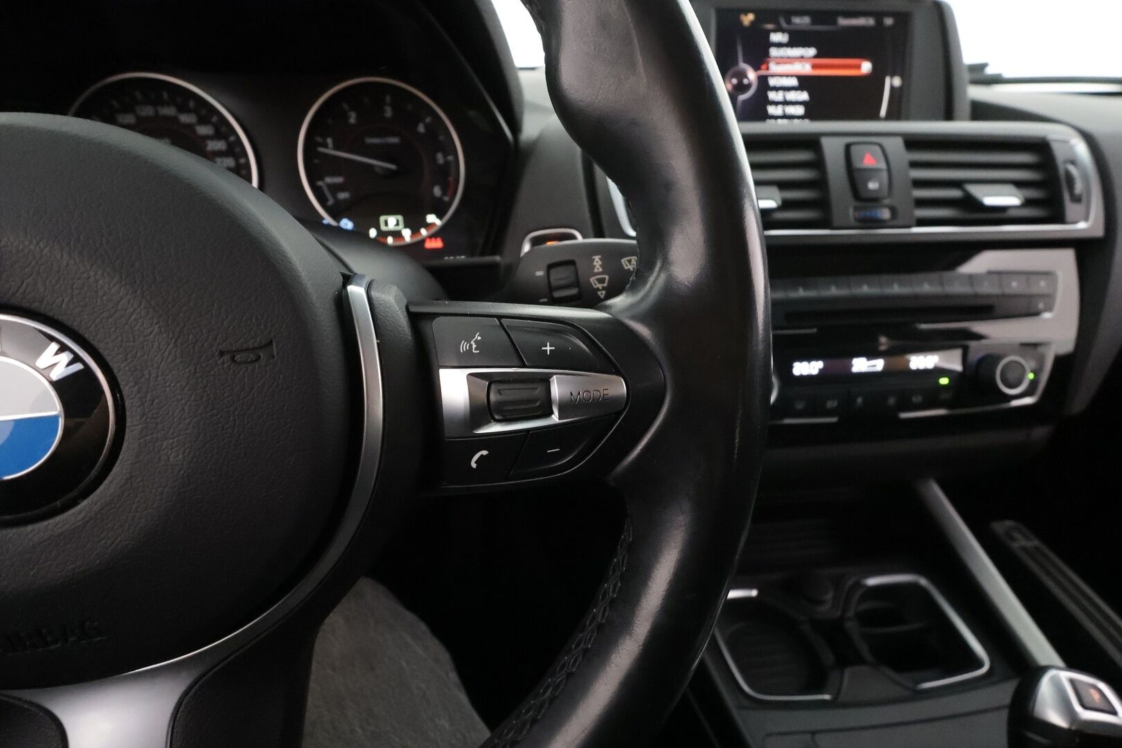 BMW 118 2016 F20 Hatchback 118d A Business Sport * Vakkari / LED / HIFI / P.tutkat / Sporttipenkit / Lohko * - Suomi-auto / Kahdet Renkaat