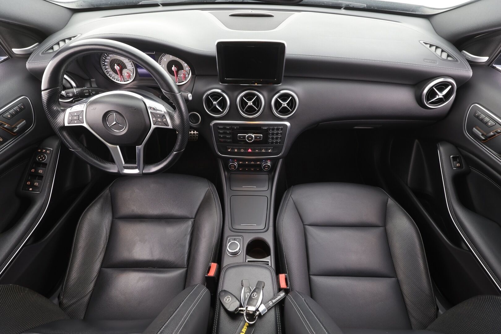 Mercedes-Benz A 2014 250 4Matic A AMG-Styling - | Muistinahat | H&K | ILS | Webasto | Panorama | Navi | Tutkat | BT | Möreät äänet | 