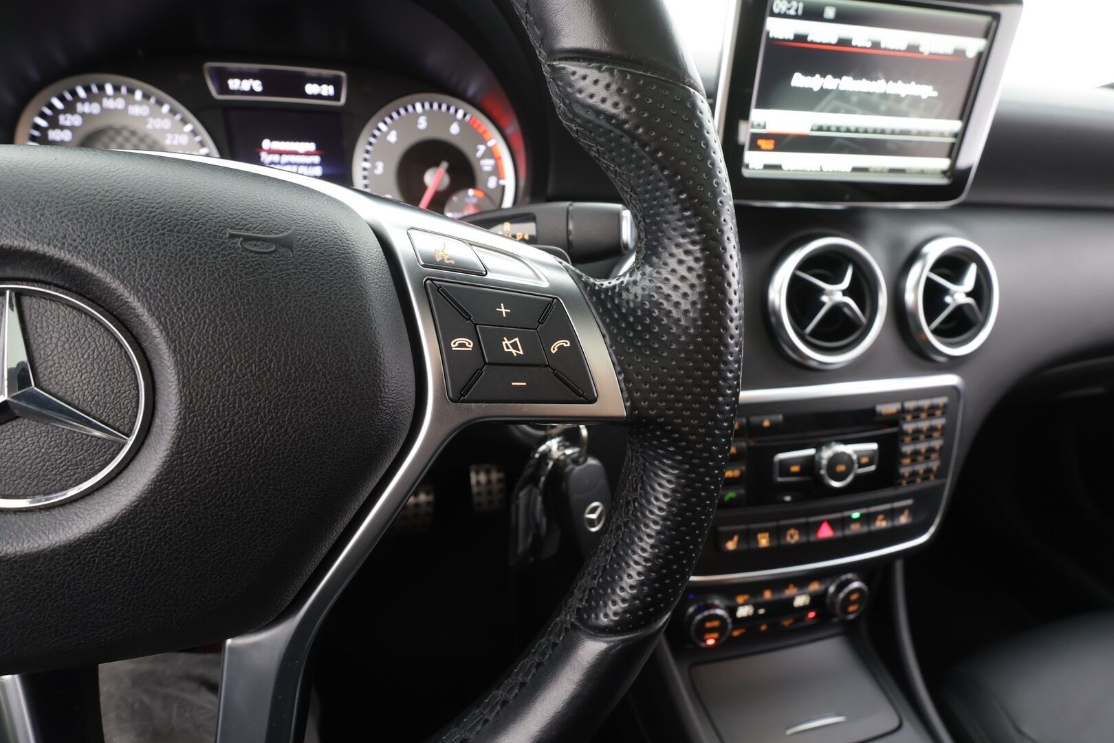 Mercedes-Benz A 2014 250 4Matic A AMG-Styling - | Muistinahat | H&K | ILS | Webasto | Panorama | Navi | Tutkat | BT | Möreät äänet | 