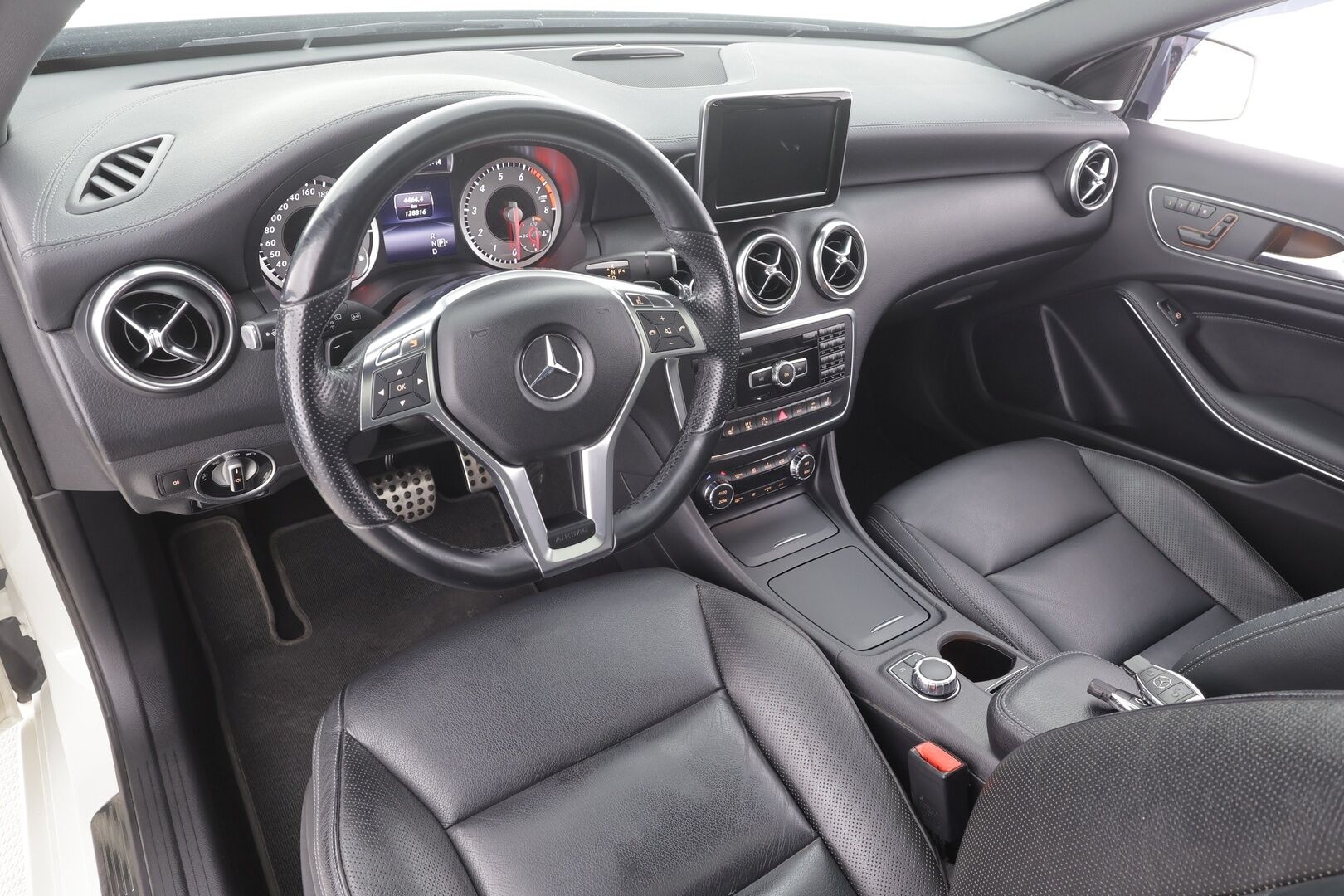 Mercedes-Benz A 2014 250 4Matic A AMG-Styling - | Muistinahat | H&K | ILS | Webasto | Panorama | Navi | Tutkat | BT | Möreät äänet | 