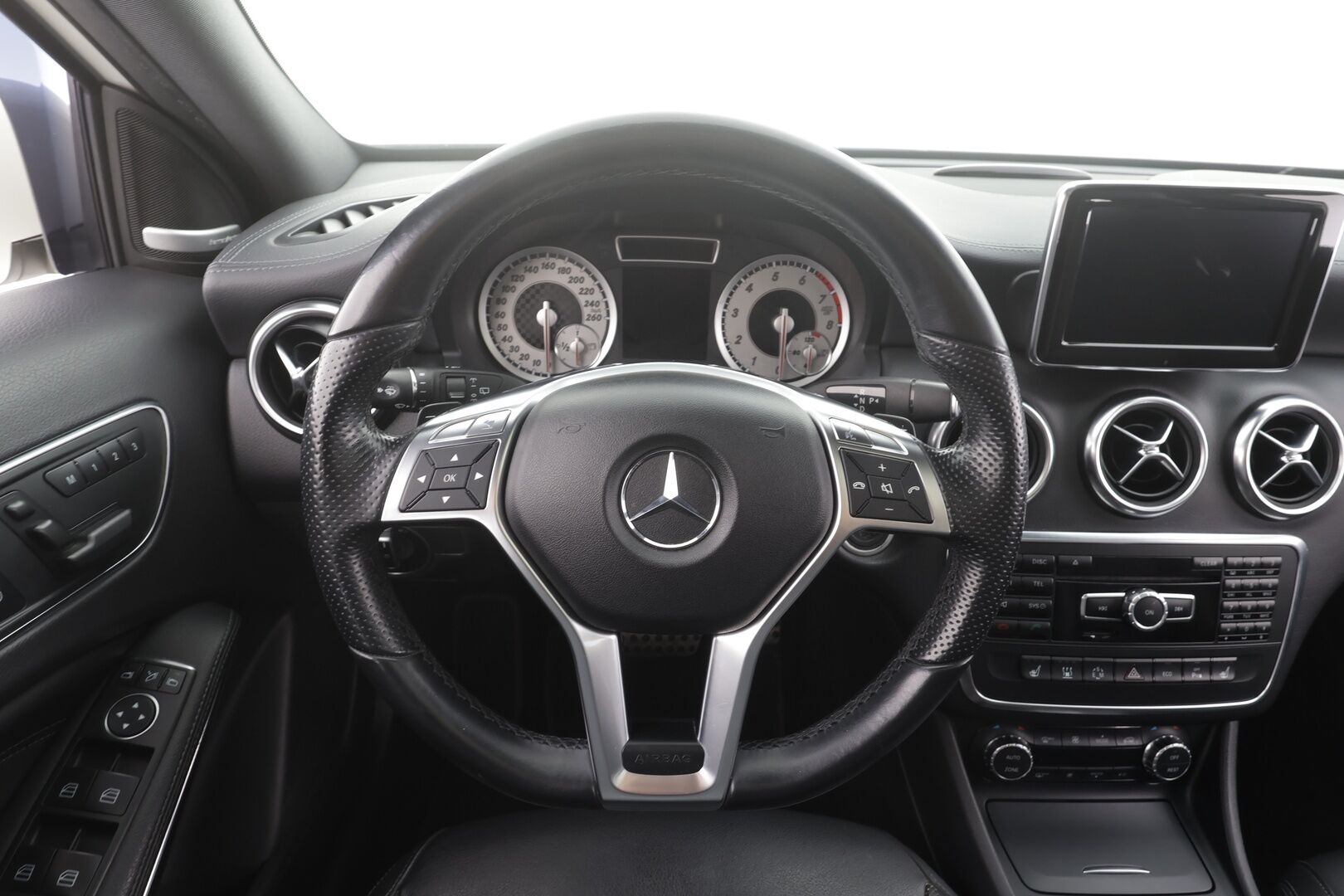 Mercedes-Benz A 2014 250 4Matic A AMG-Styling - | Muistinahat | H&K | ILS | Webasto | Panorama | Navi | Tutkat | BT | Möreät äänet | 