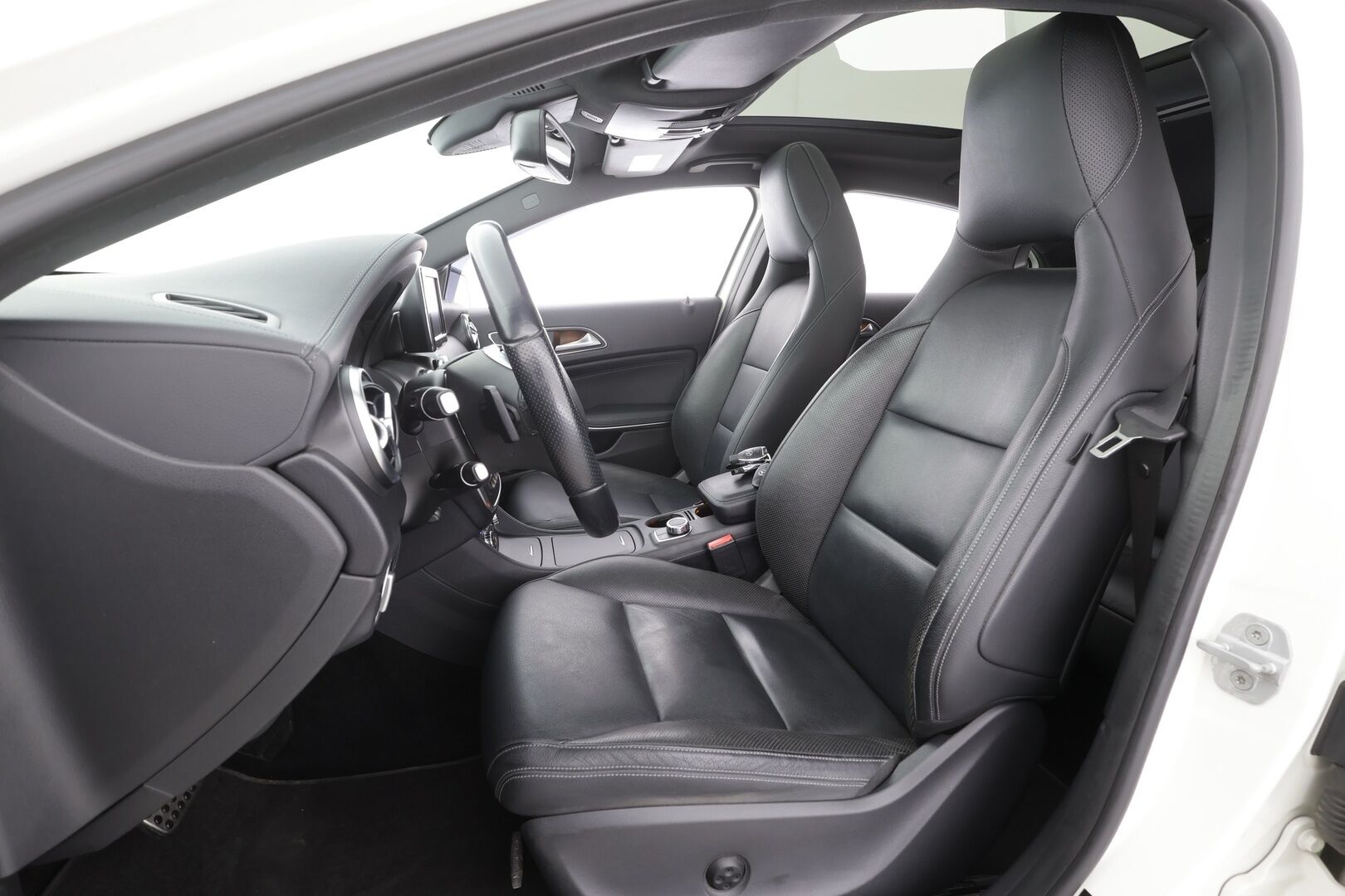 Mercedes-Benz A 2014 250 4Matic A AMG-Styling - | Muistinahat | H&K | ILS | Webasto | Panorama | Navi | Tutkat | BT | Möreät äänet | 