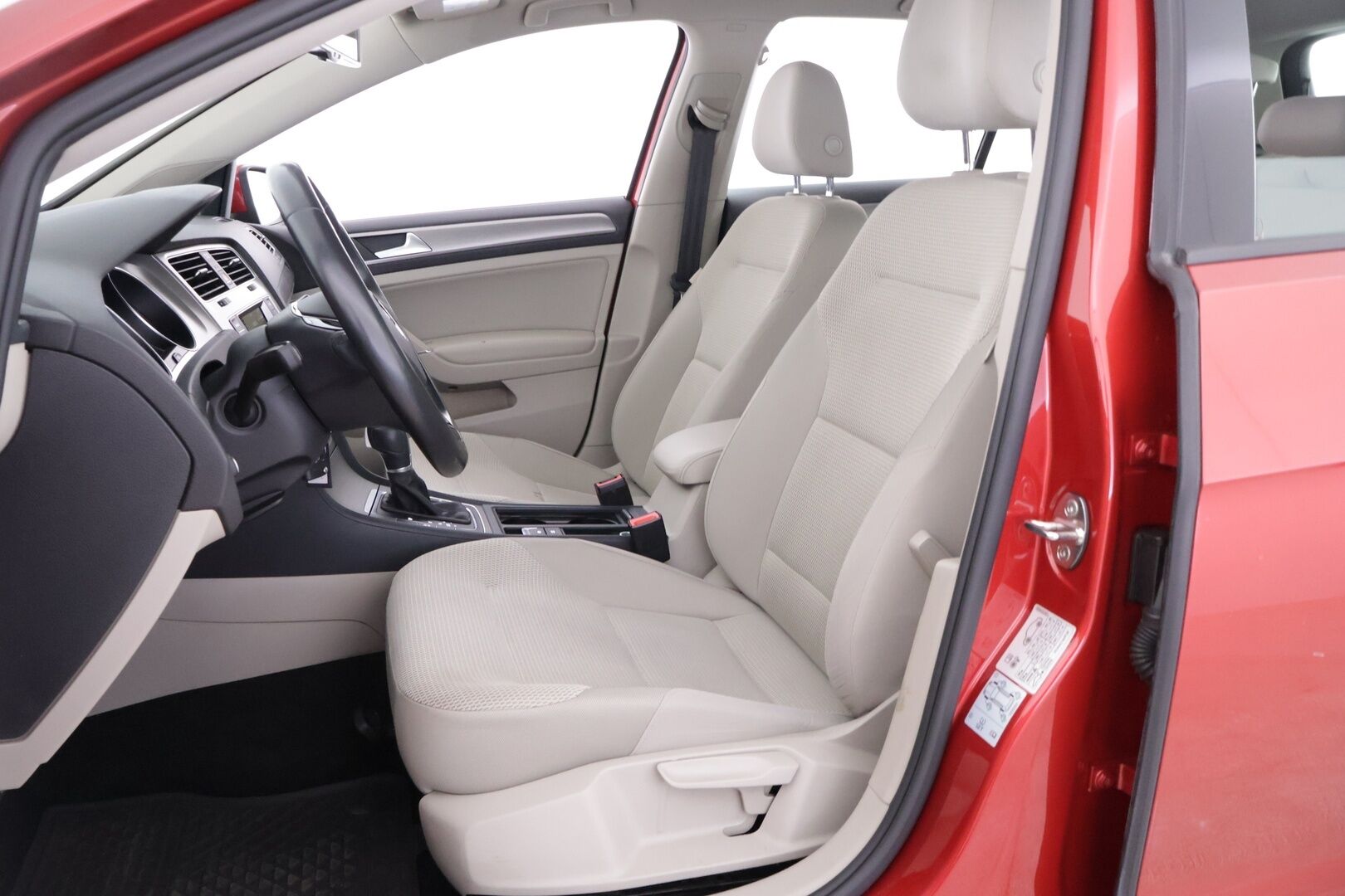 Volkswagen Golf 2015 Comfortline 1,2 TSI 81 kW (110 hv) DSG-automaatti *Webasto / Tutkat / Vakkari / Bluetooth / Aut. Ilmastointi* - *JAKOHIHNA VAIHDETTU 11/24 / 2x Renkaat omilla alumiinivanteilla / Suomi-auto / Huoltokirja*