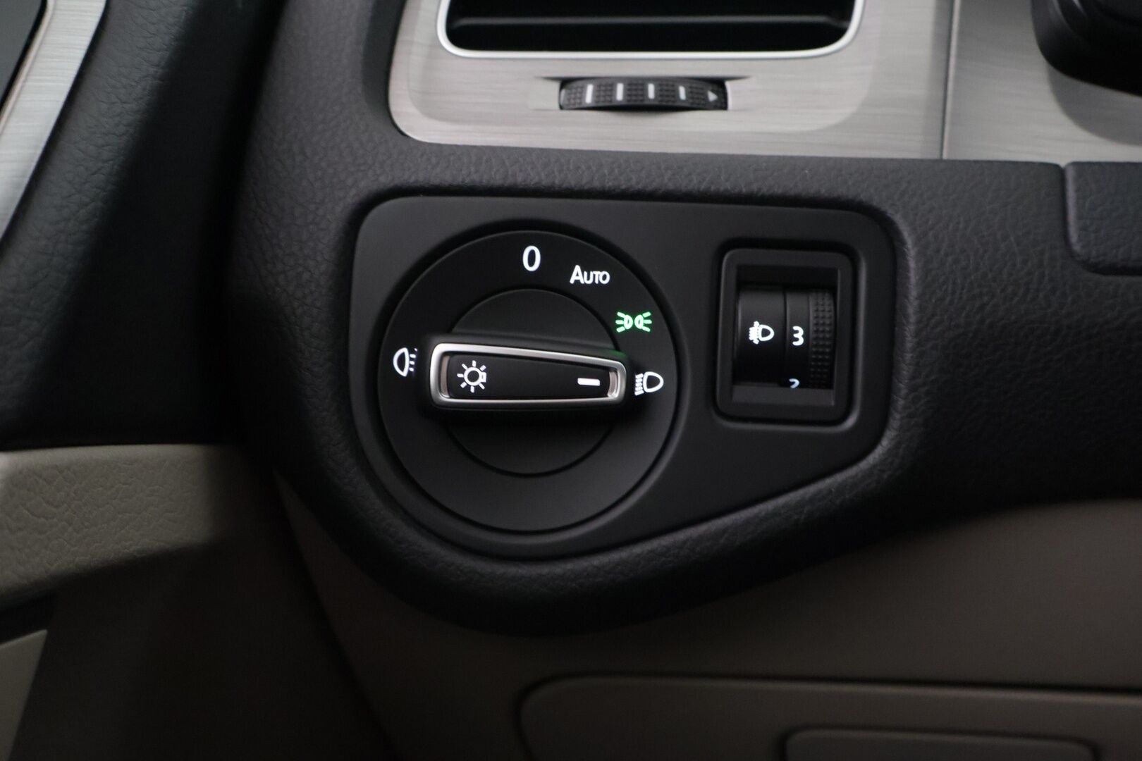 Volkswagen Golf 2015 Comfortline 1,2 TSI 81 kW (110 hv) DSG-automaatti *Webasto / Tutkat / Vakkari / Bluetooth / Aut. Ilmastointi* - *JAKOHIHNA VAIHDETTU 11/24 / 2x Renkaat omilla alumiinivanteilla / Suomi-auto / Huoltokirja*