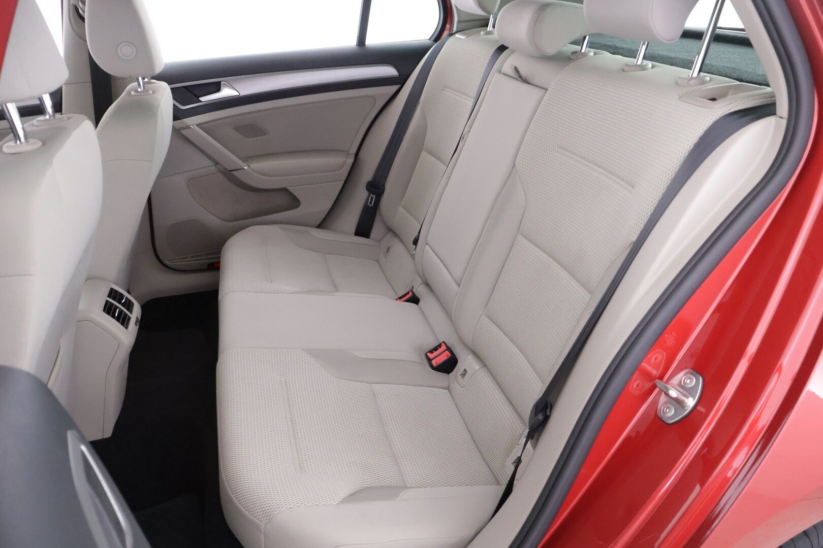 Volkswagen Golf 2015 Comfortline 1,2 TSI 81 kW (110 hv) DSG-automaatti *Webasto / Tutkat / Vakkari / Bluetooth / Aut. Ilmastointi* - *JAKOHIHNA VAIHDETTU 11/24 / 2x Renkaat omilla alumiinivanteilla / Suomi-auto / Huoltokirja*