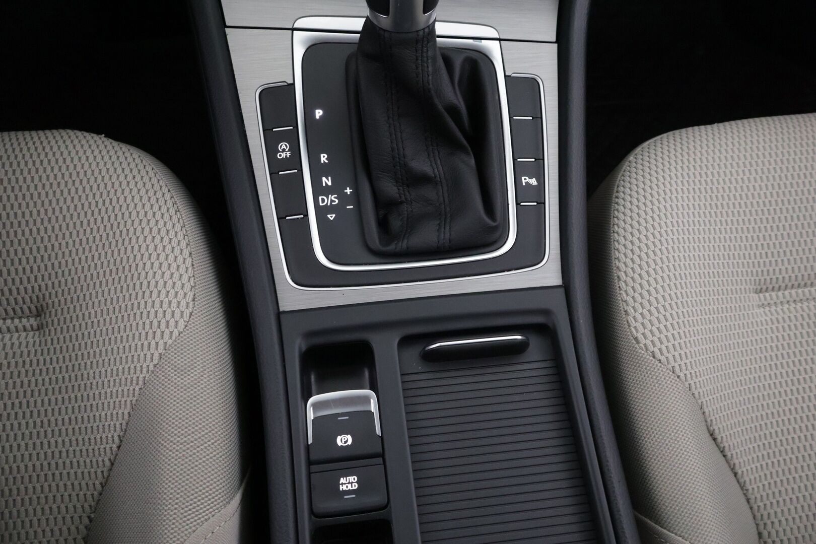 Volkswagen Golf 2015 Comfortline 1,2 TSI 81 kW (110 hv) DSG-automaatti *Webasto / Tutkat / Vakkari / Bluetooth / Aut. Ilmastointi* - *JAKOHIHNA VAIHDETTU 11/24 / 2x Renkaat omilla alumiinivanteilla / Suomi-auto / Huoltokirja*