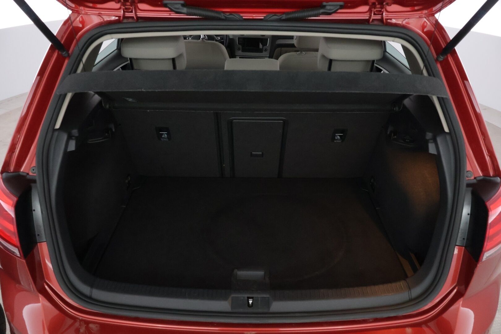 Volkswagen Golf 2015 Comfortline 1,2 TSI 81 kW (110 hv) DSG-automaatti *Webasto / Tutkat / Vakkari / Bluetooth / Aut. Ilmastointi* - *JAKOHIHNA VAIHDETTU 11/24 / 2x Renkaat omilla alumiinivanteilla / Suomi-auto / Huoltokirja*